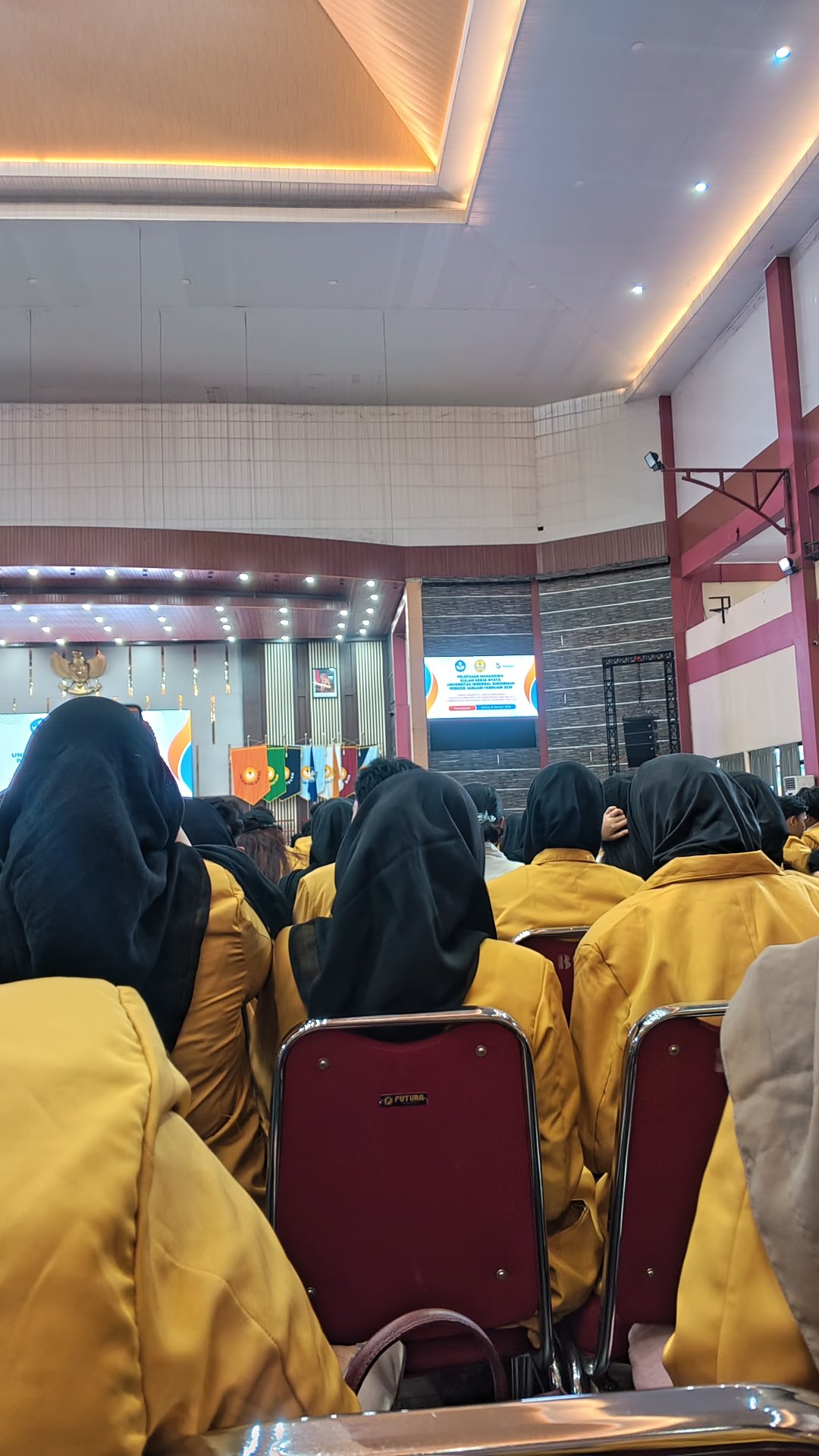 Pelepasan dan keberangkatan ke posko