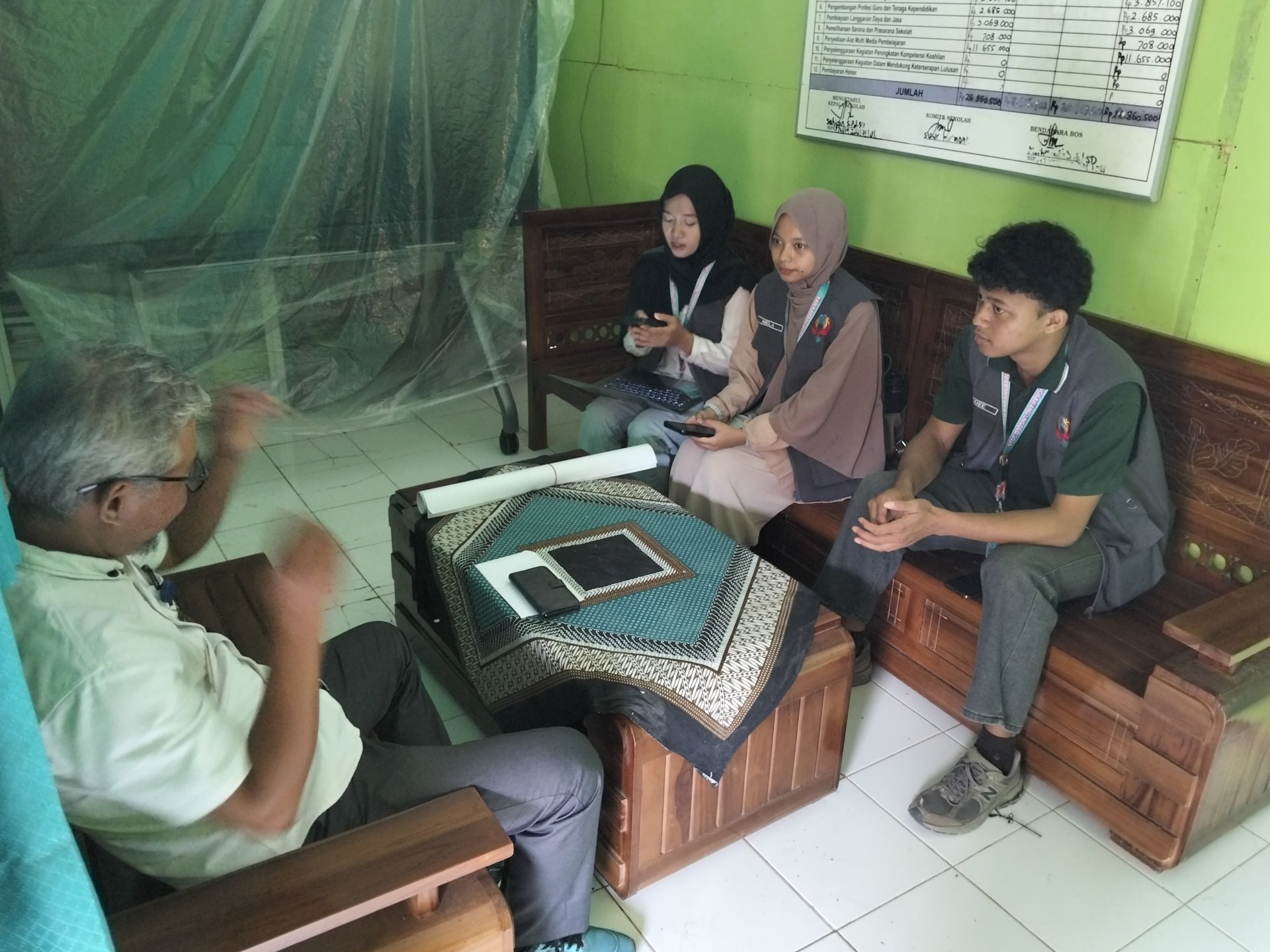 Pertemuan dengan Kepala Sekolah SD Negeri 2 Karangbawang