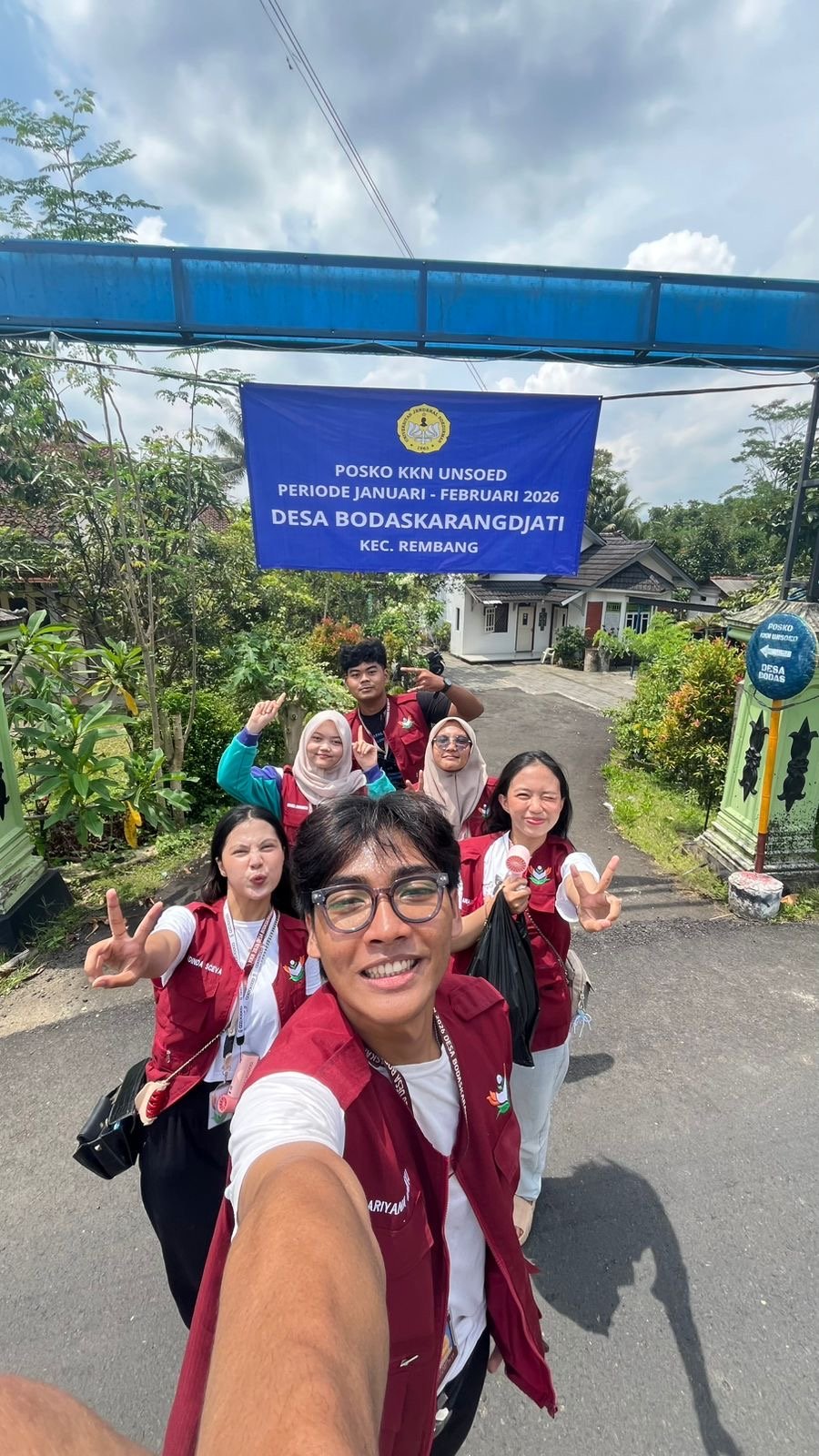 pemasangan banner posko