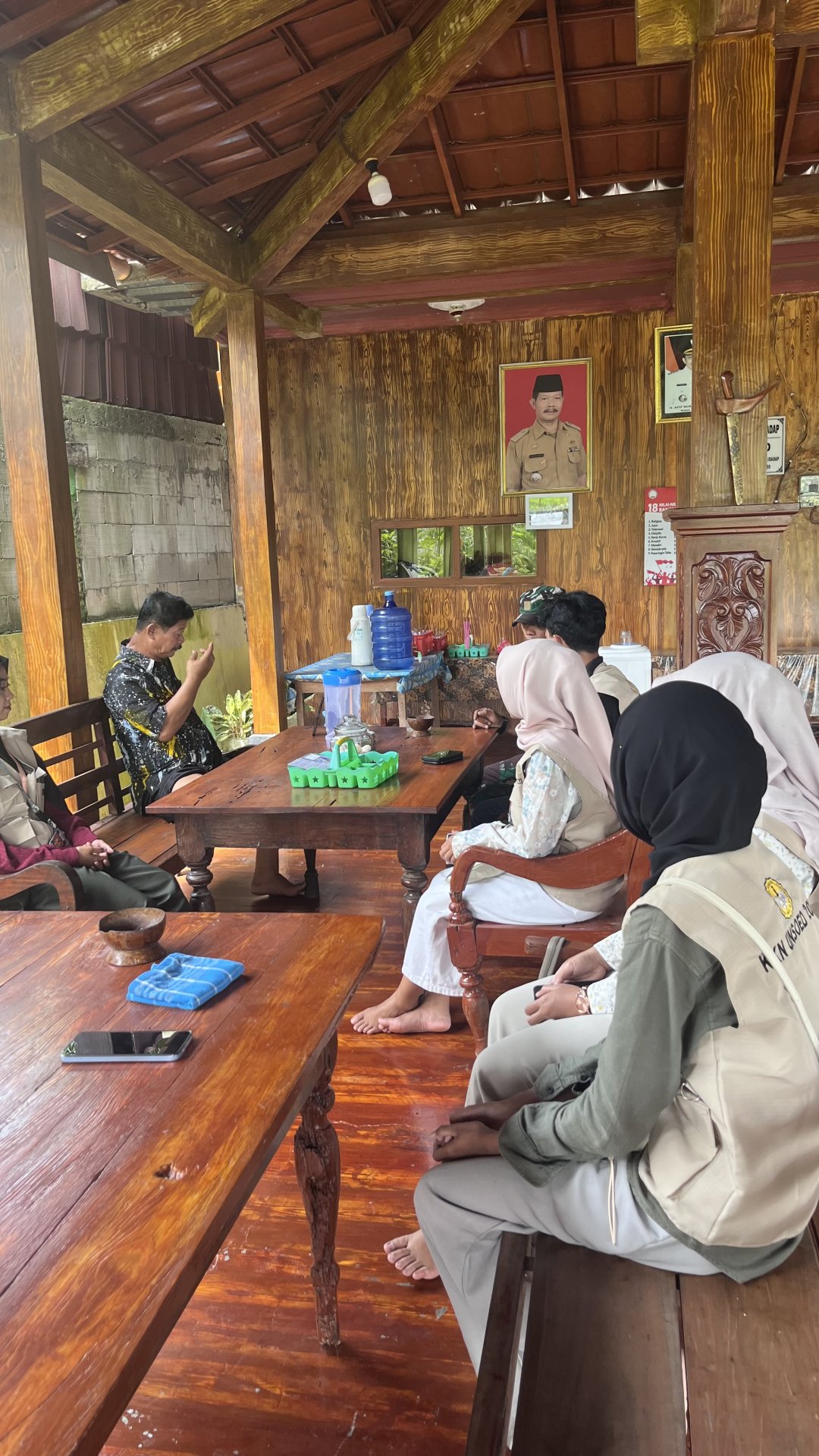 Kunjungan ke Kepala Desa