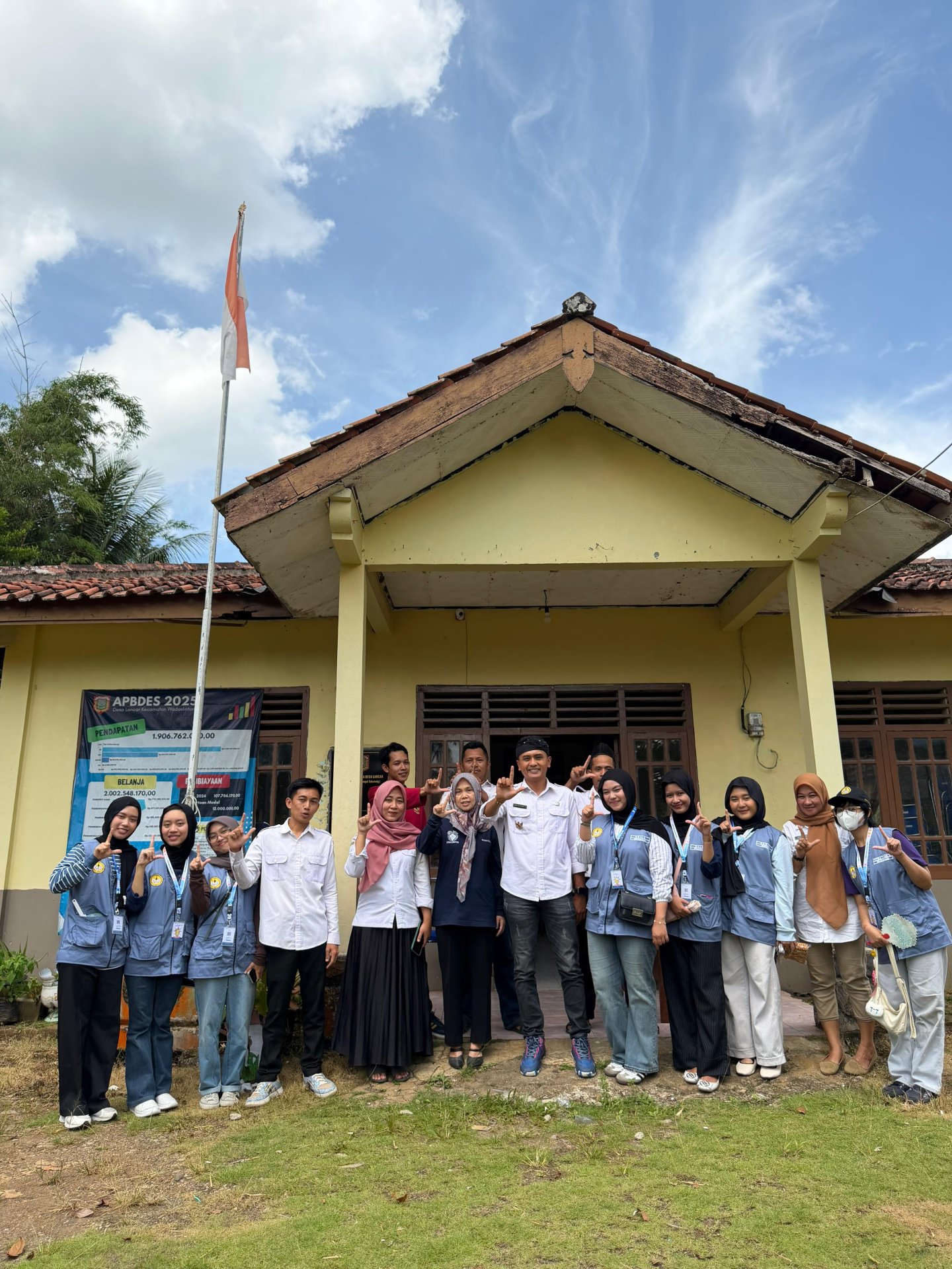 Kunjungan ke Perangkat Desa