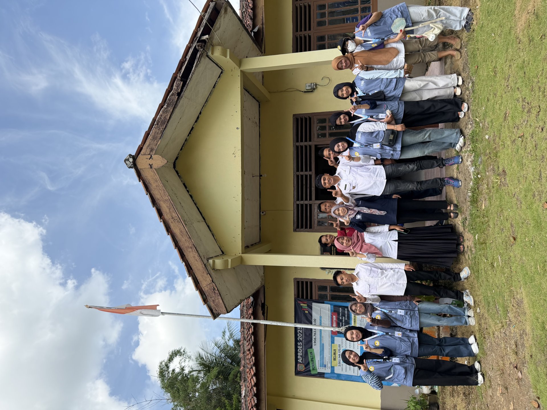 Kunjungan Ke Kantor Desa Lancar dan Pemasangan Banner Posko