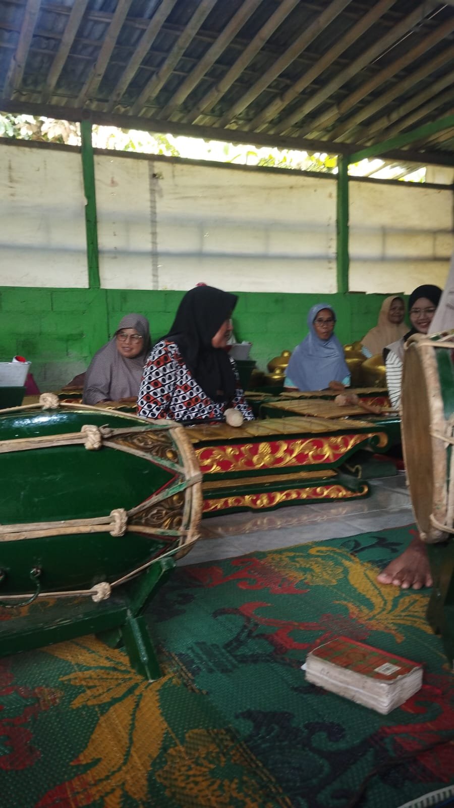 Mengunjungi komunitas gendingan milik warga desa Tanggeran