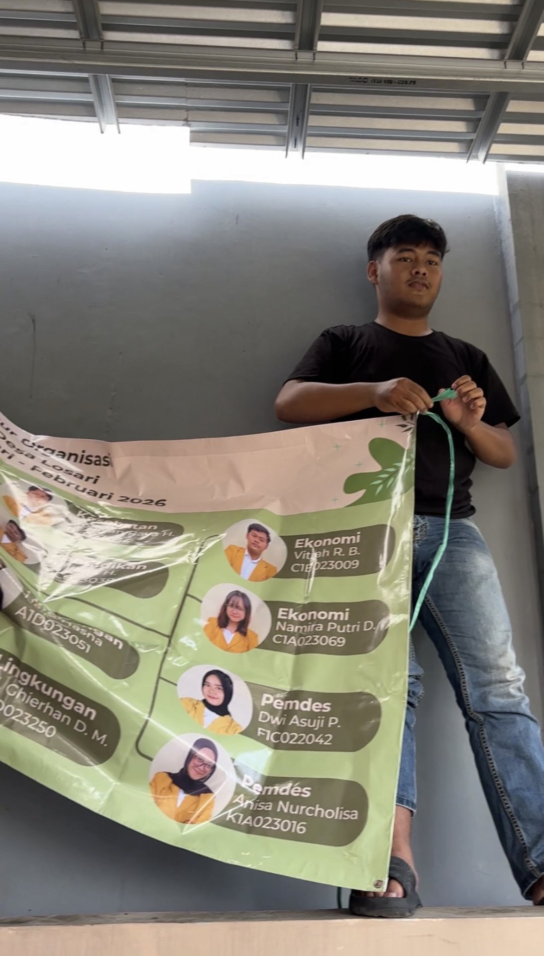 Pemasangan Banner KKN LOSARI