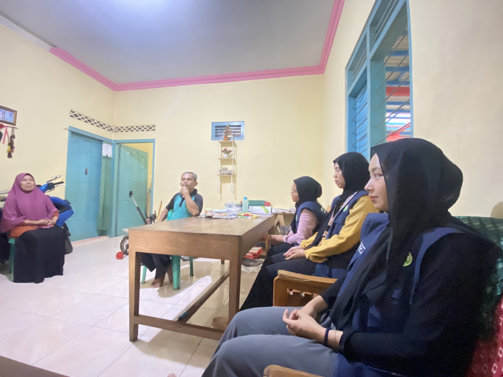 Berkunjung ke Rumah Pak Dusun