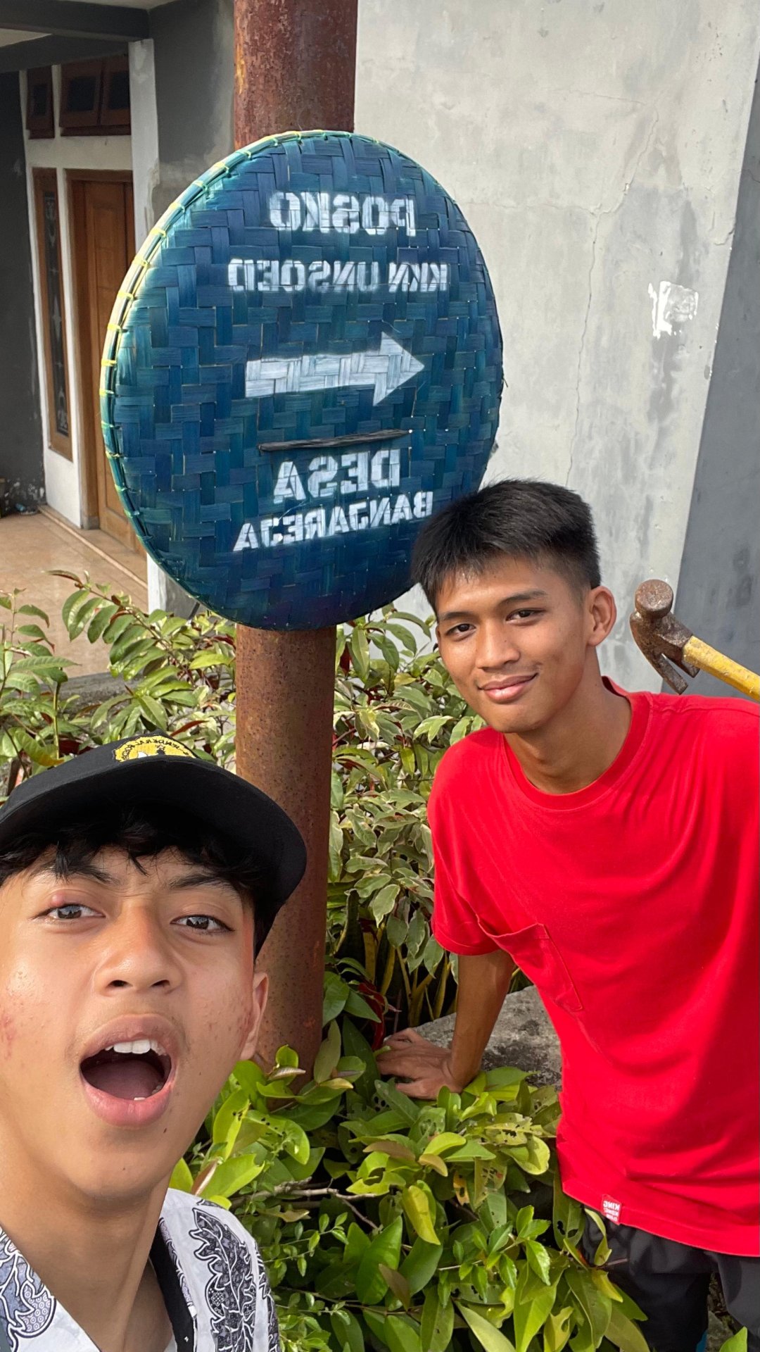 Pemasangan arah posko kkn