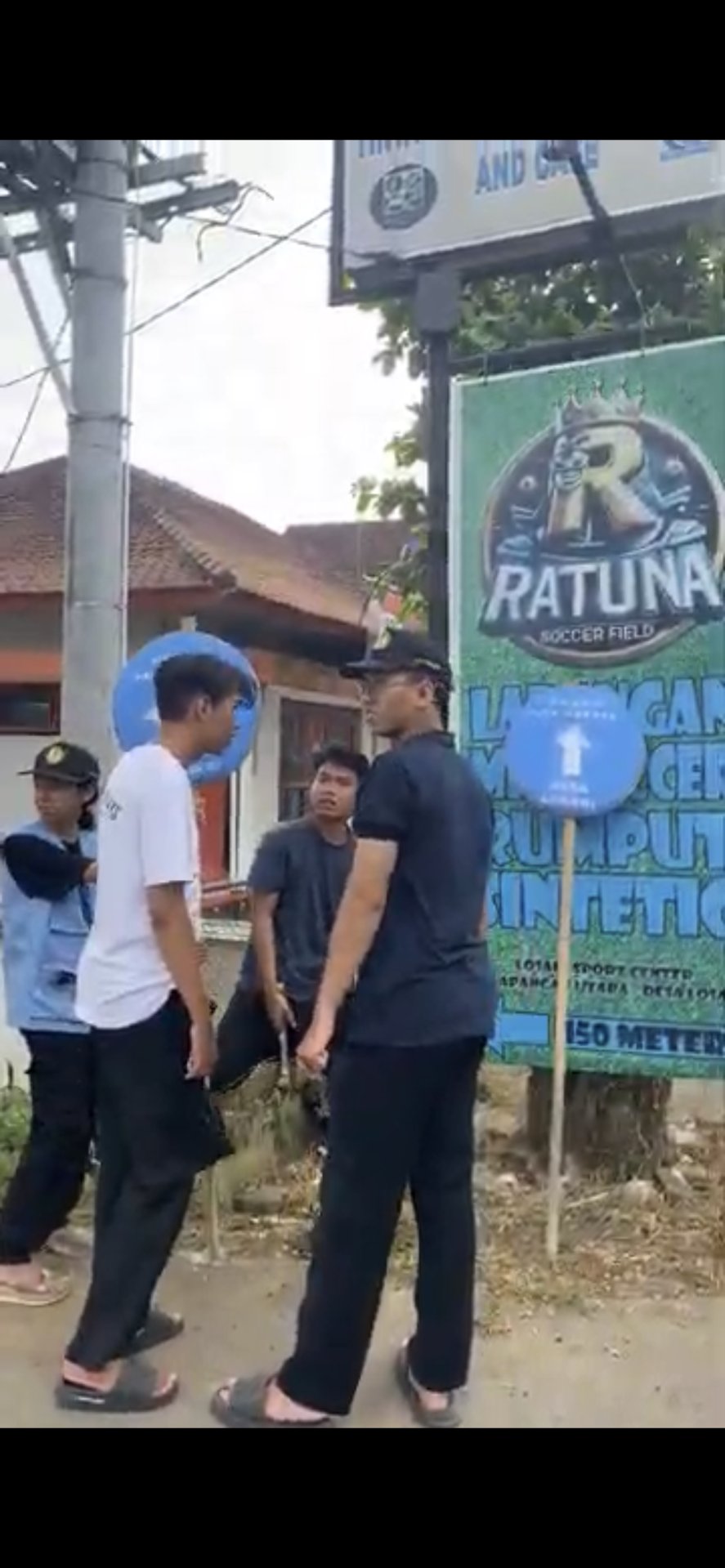 pemasangan tampah penunjuk arah posko