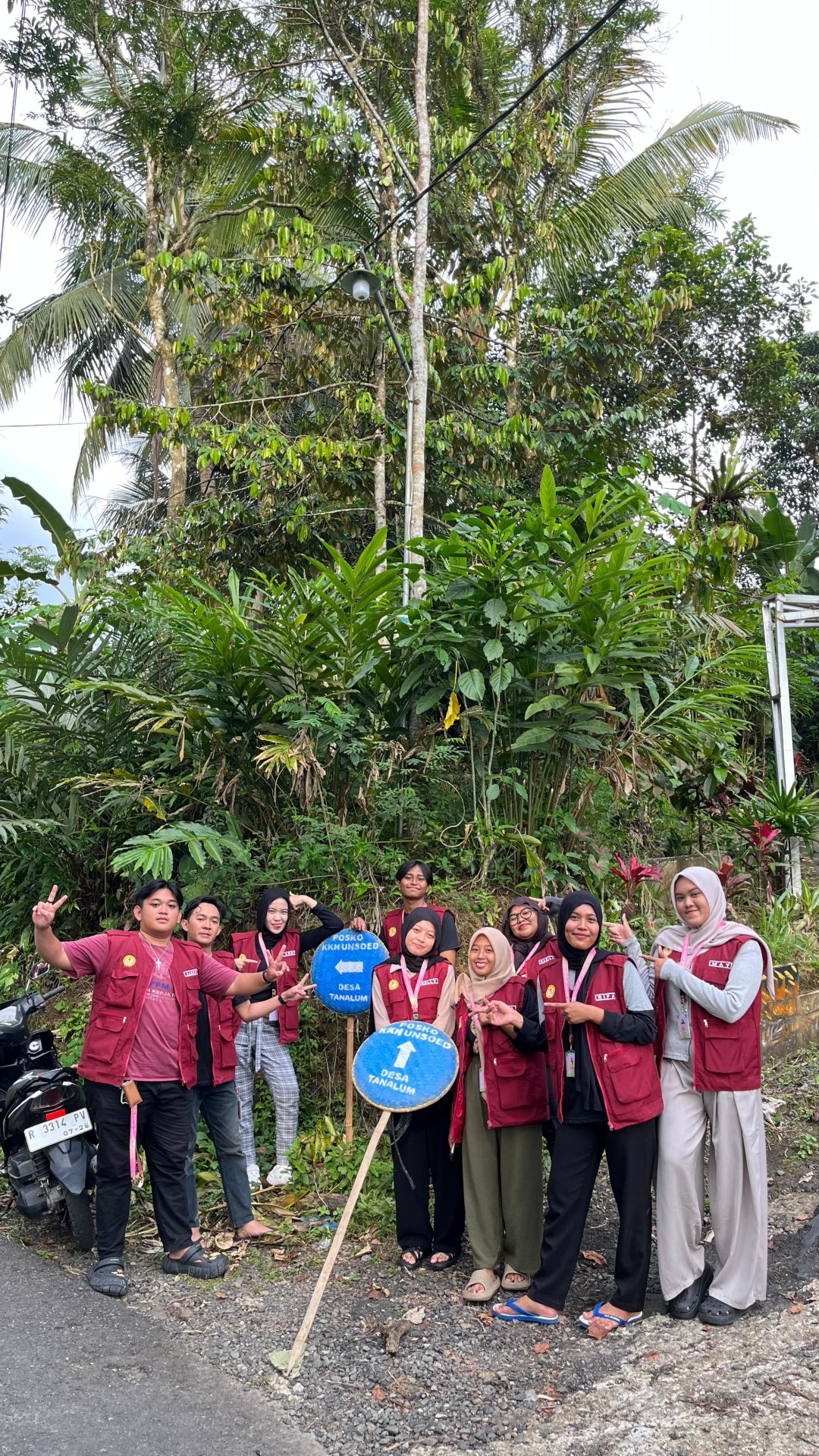 Pemasangan papan penunjuk arah