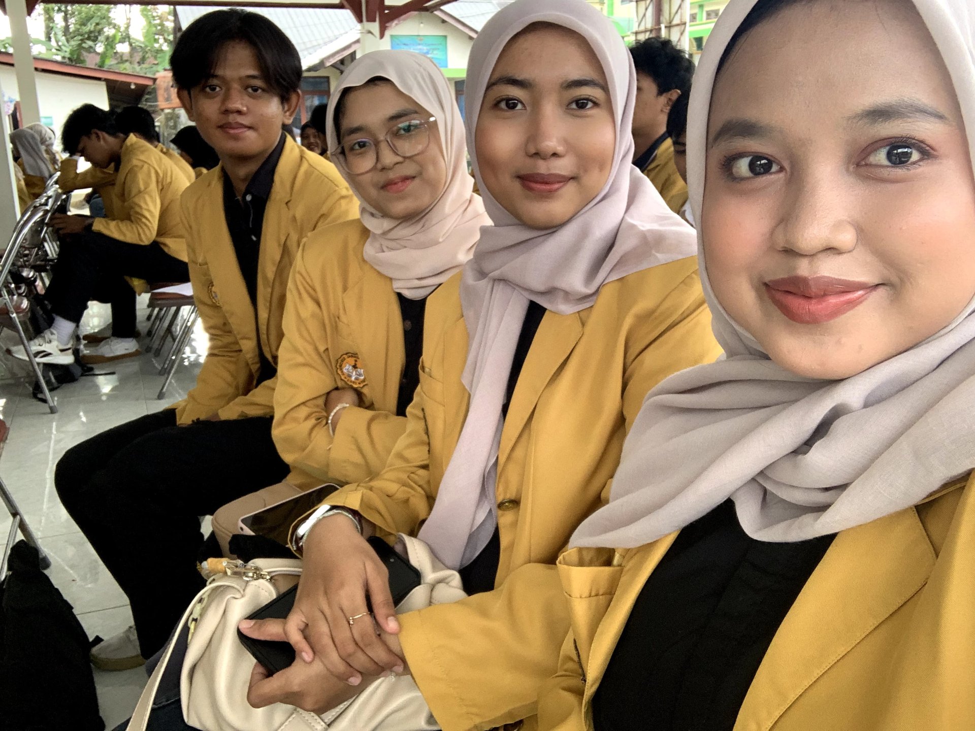 Hari pertama KKN-Penerimaan mahasiswa KKN di Kantor Kecamatan