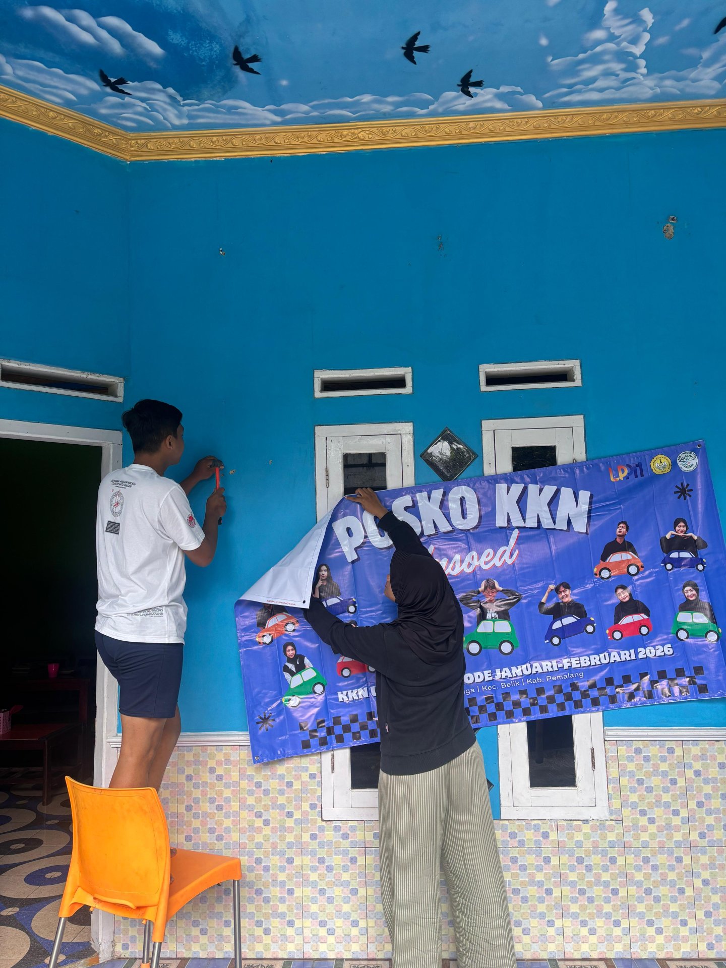 menyiapkan kebutuhan posko