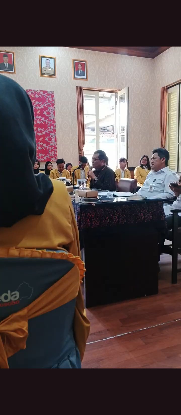 Penerimaan Mahasiswa KKN Wonosobo di Bapedda, Pemasangan Banner Posko, Kunjungan ke Kades