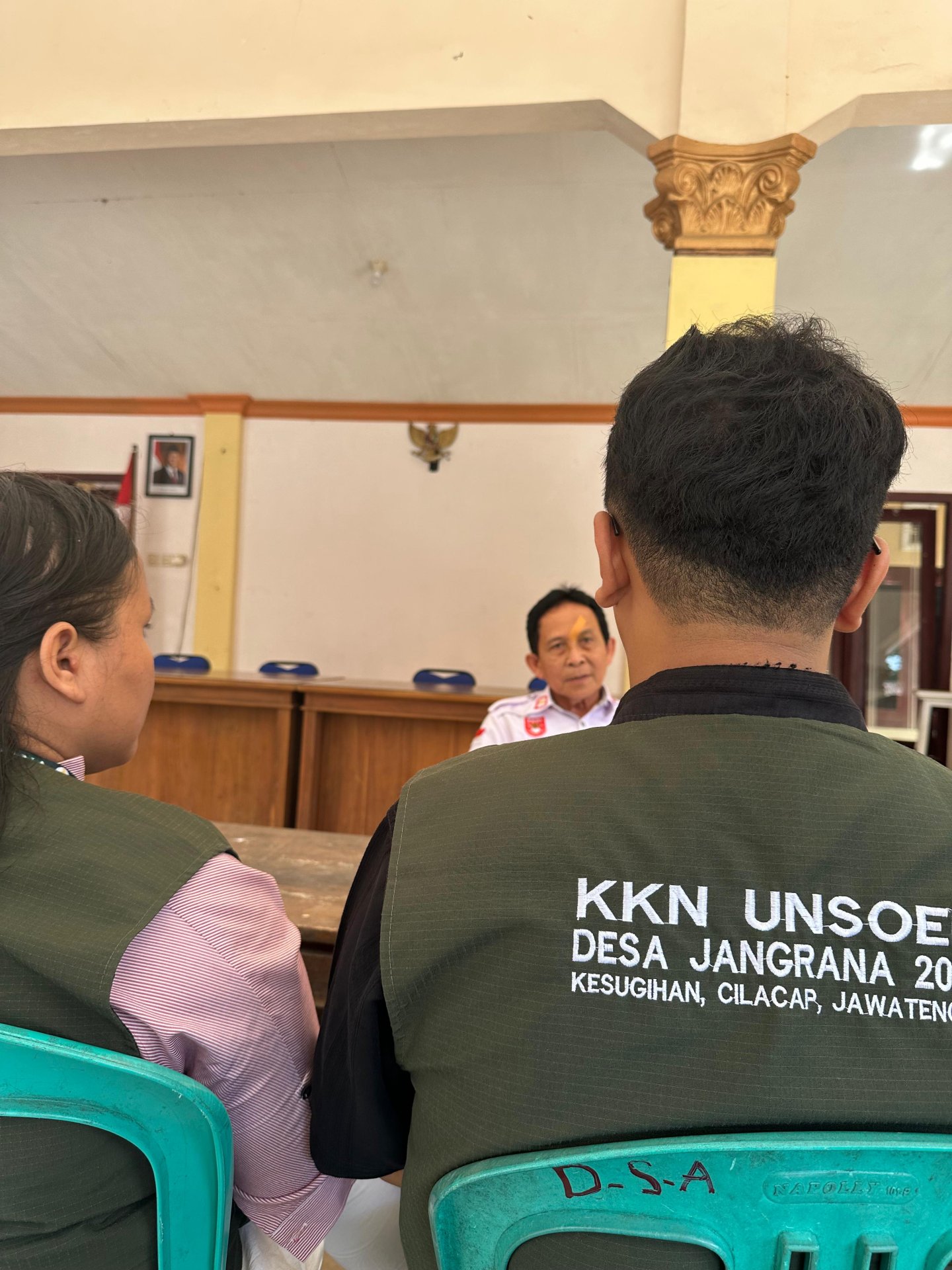 Koordinasi awal dengan kepala desa untuk pelaksanaan proker KKN