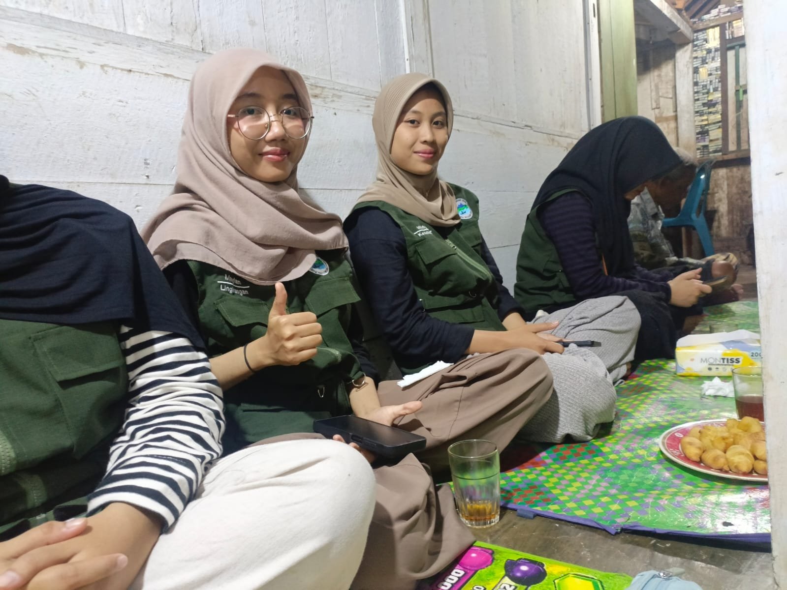 Turut mengikuti rapat RT dan RW