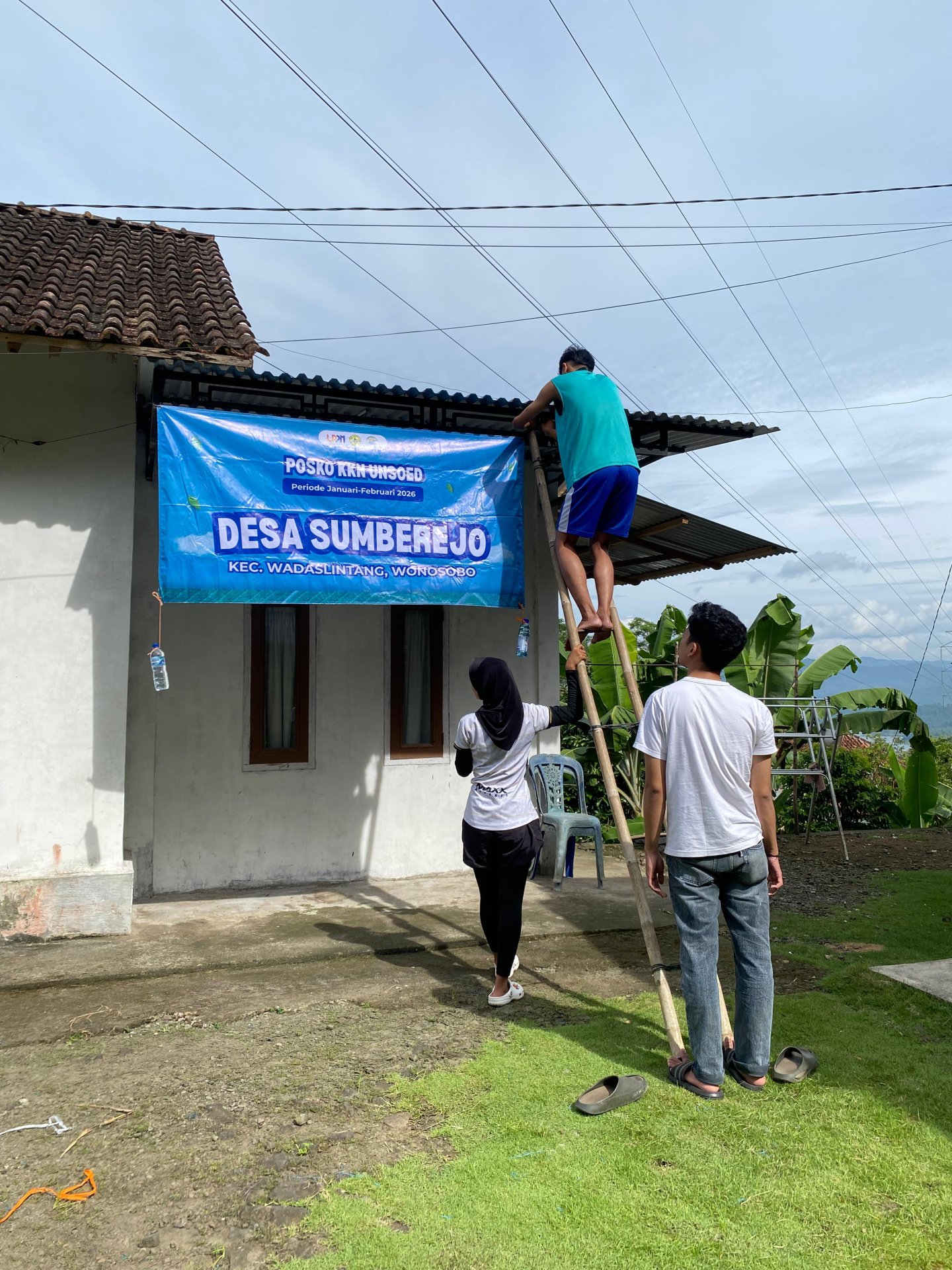 Pemasangan Banner Posko Kelompok