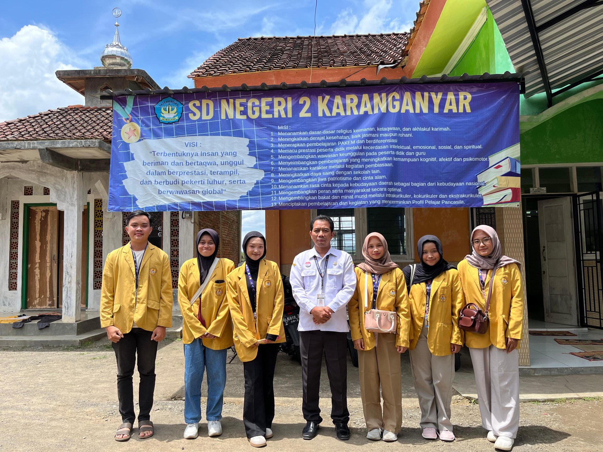 Berkunjung ke SDN 2 Karanganyar
