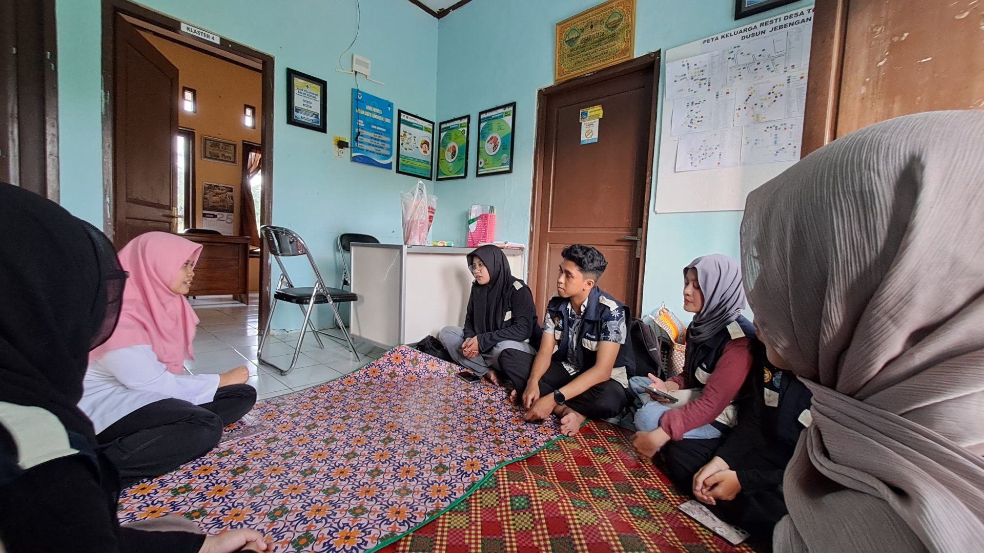 Diskusi Program Kerja Kesehatan di Pos Kesehatan Desa Bersama Bidan Trimulyo