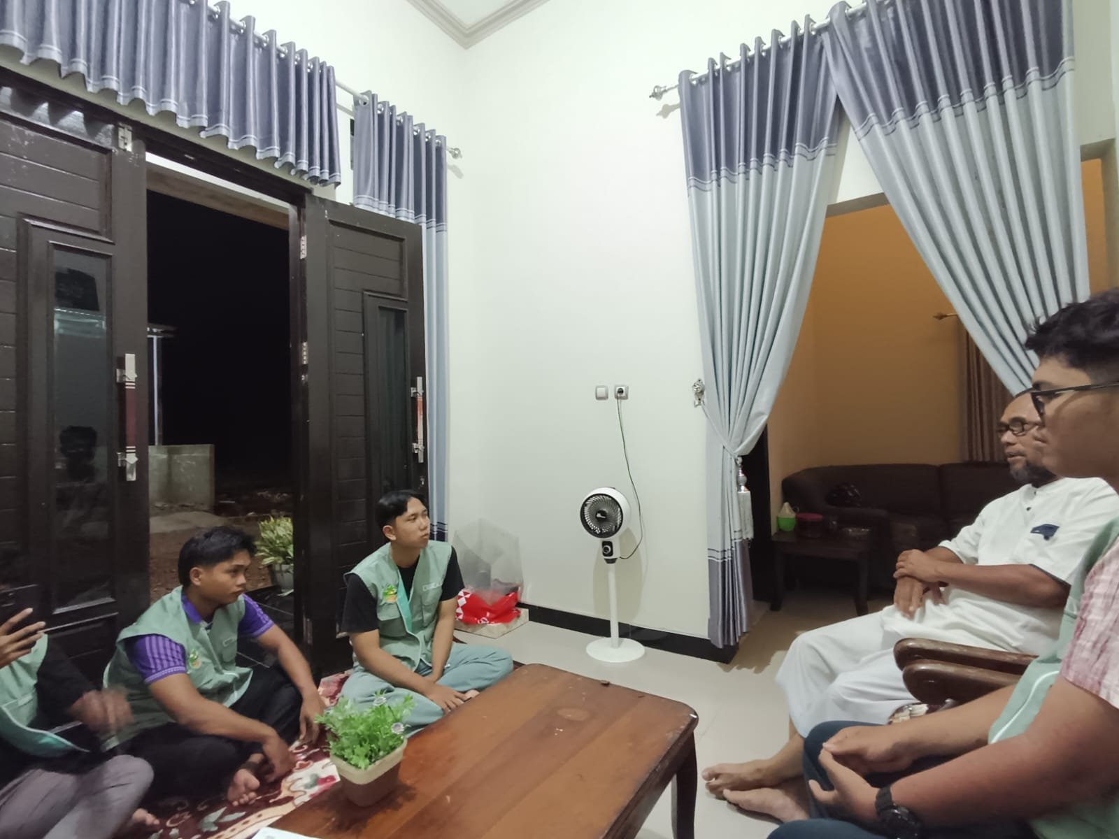 Kunjungan Ke Rumah Bapak Kadus 1