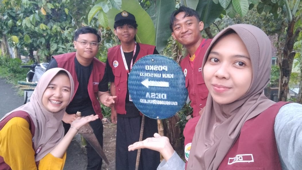 pemasangan tanda arah posko