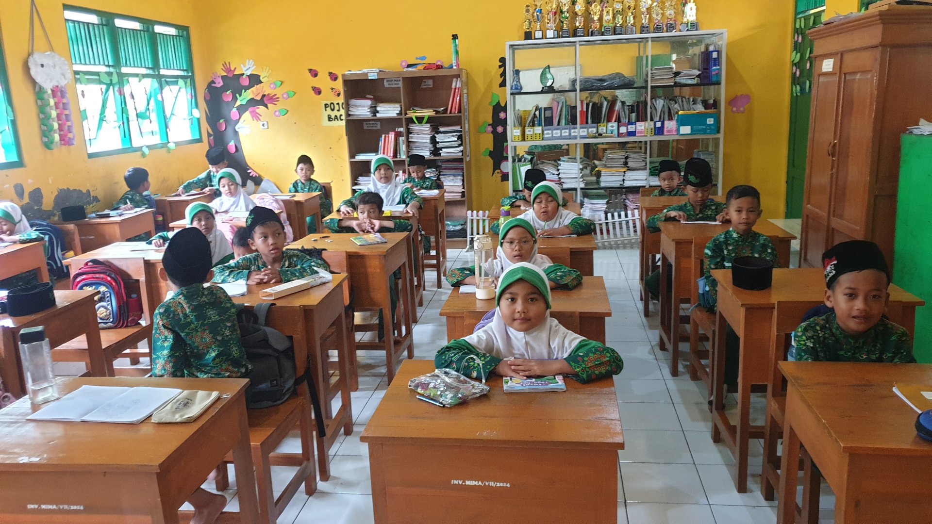 survei sekolah dasar di desa kalisabuk