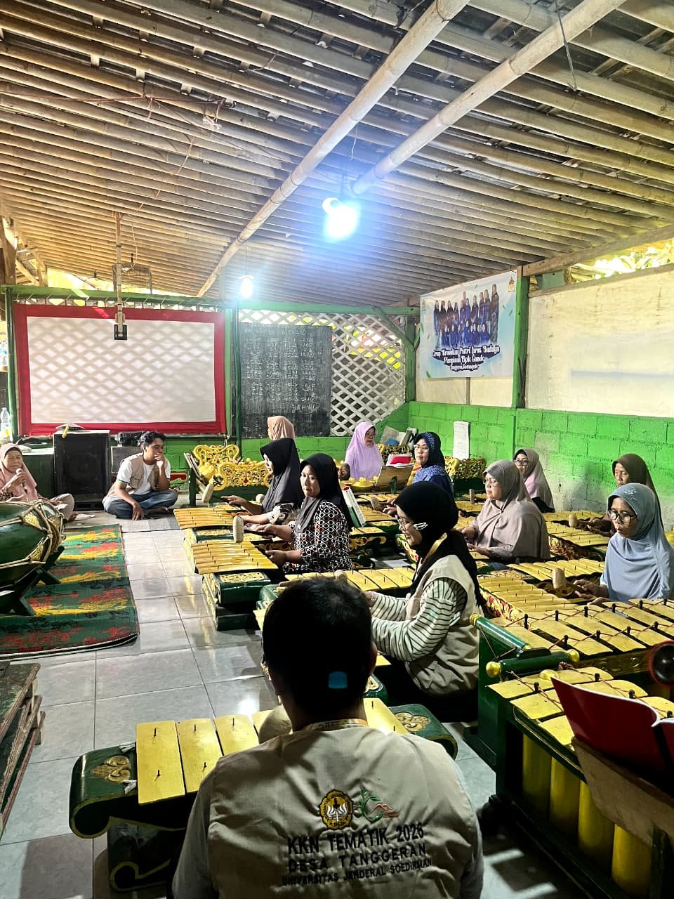 Mengunjungi kegiatan rutinan di desa