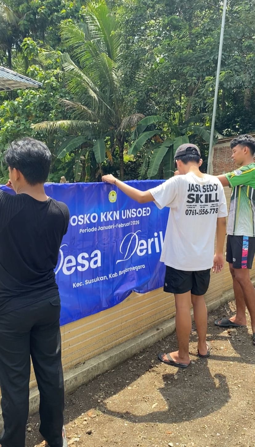 Day 1 – Pemasangan Banner Posko KKN Desa Derik