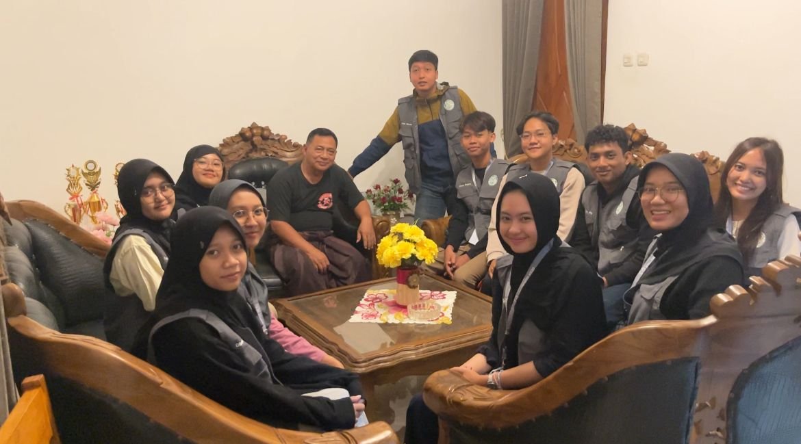 Kunjungan ke Kepala Desa Gunung Tiga