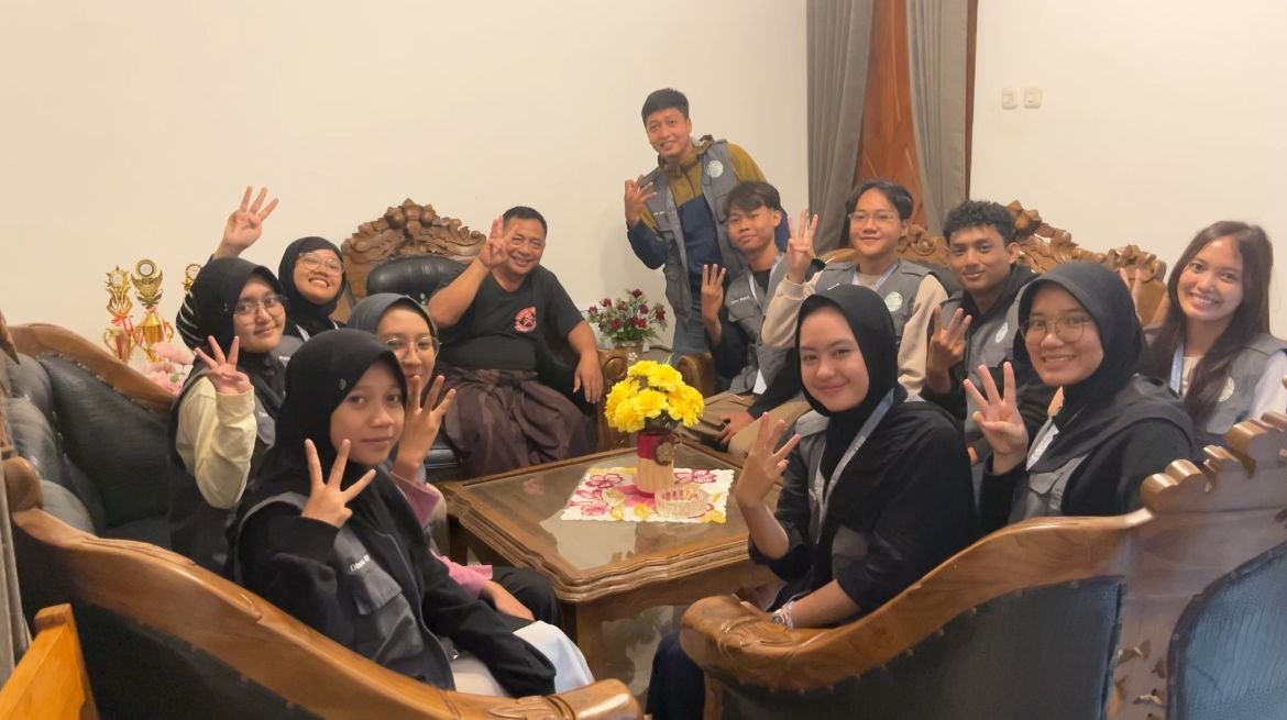 Sowan ke rumah Kepala Desa