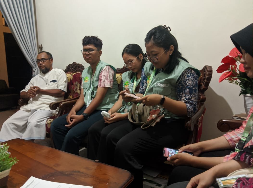 Berkunjung kerumah kepala dusun dan ketua rt