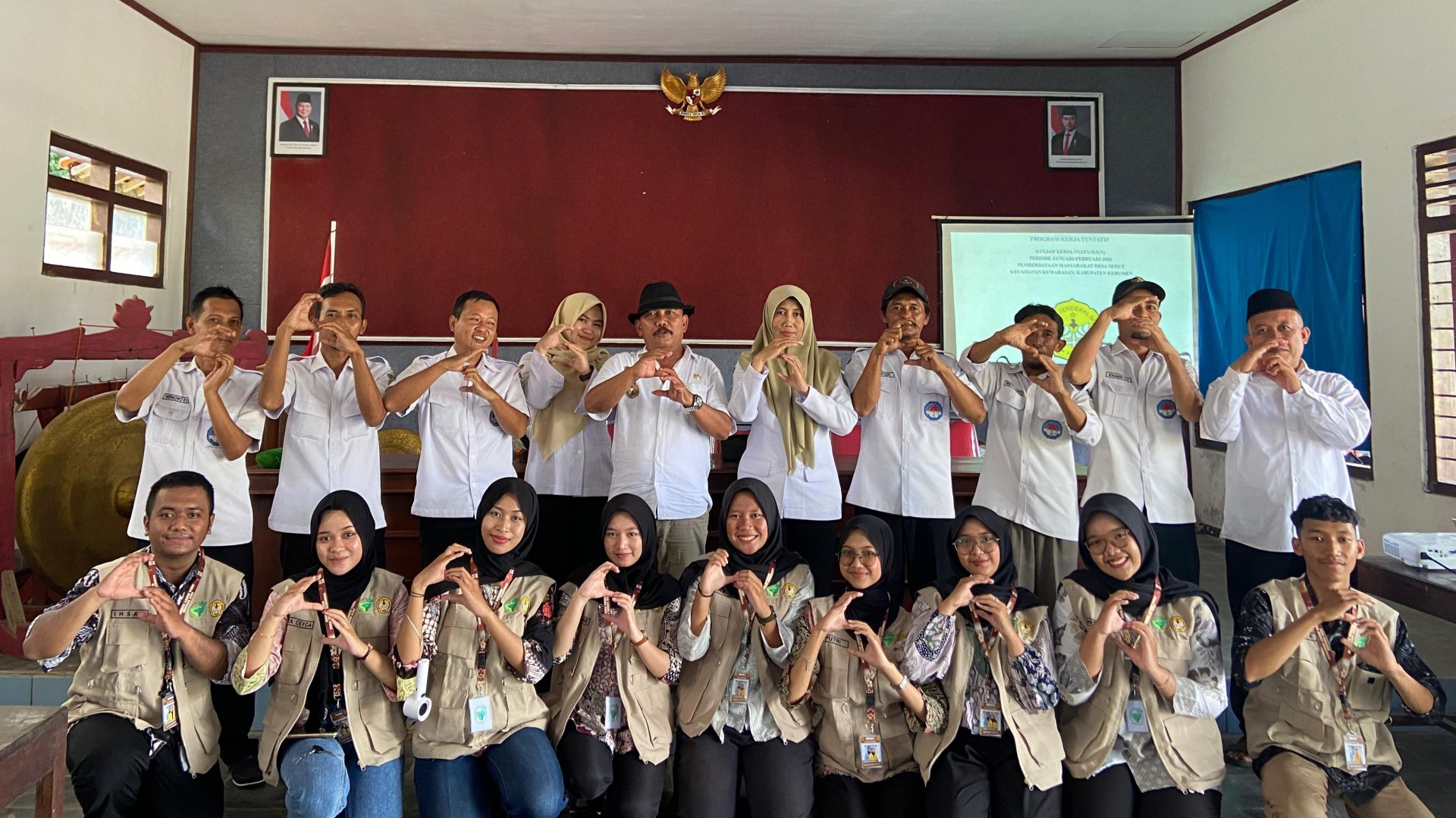 DAY 1 - PENERIMAAN KKN, PEMAPARAN PROGRAM KERJA, DAN PEMASANGAN PENANDA POSKO