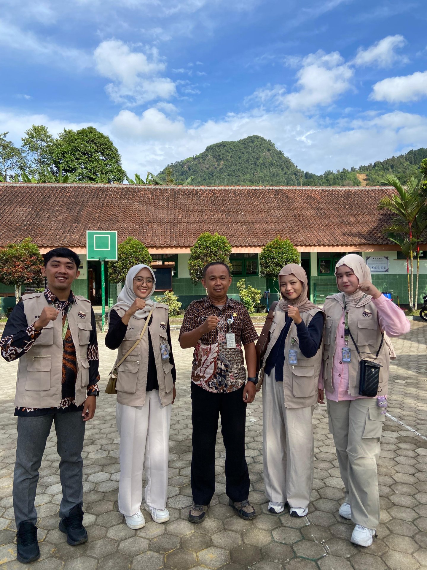 Koordinasi dengan Kepala Sekolah Desa Melung