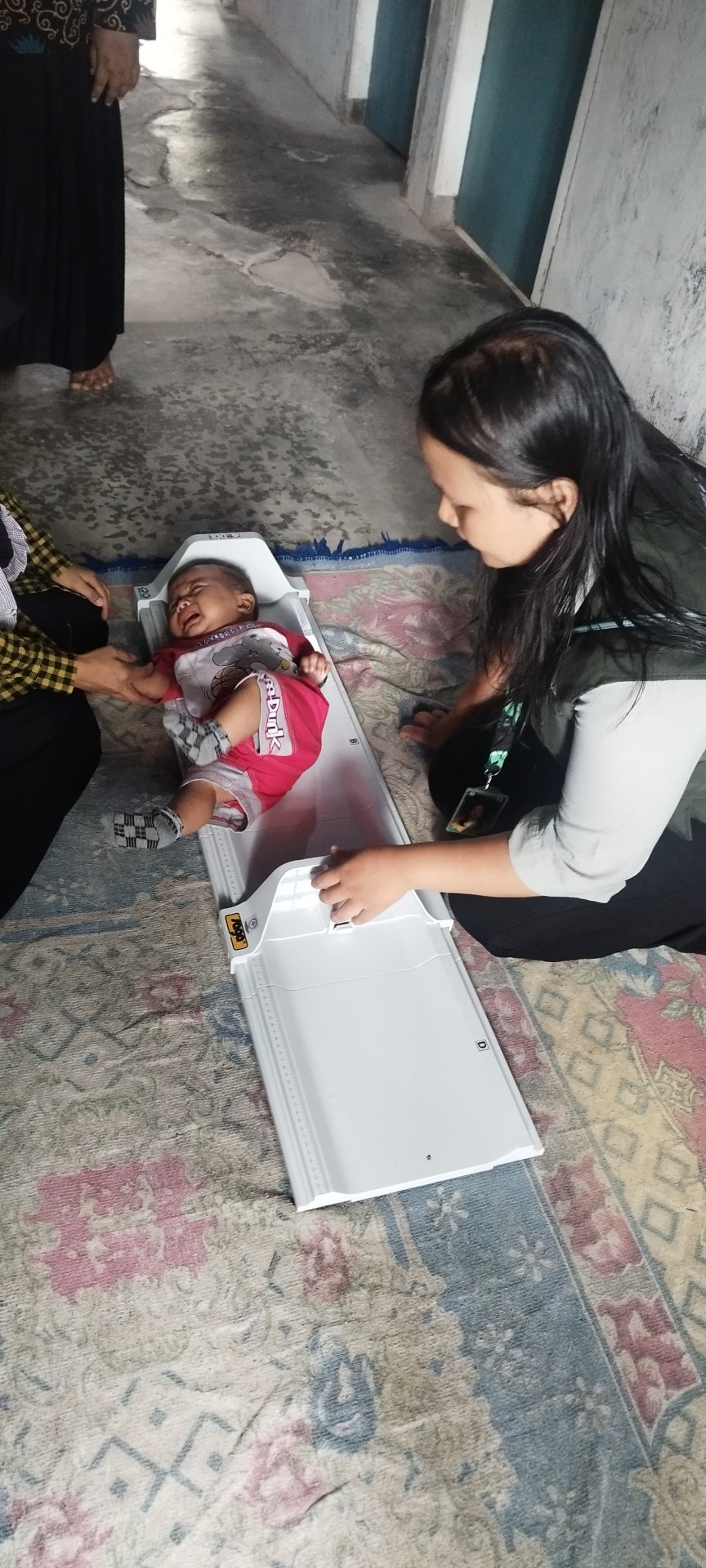 Membantu  Posyandu Soka 8