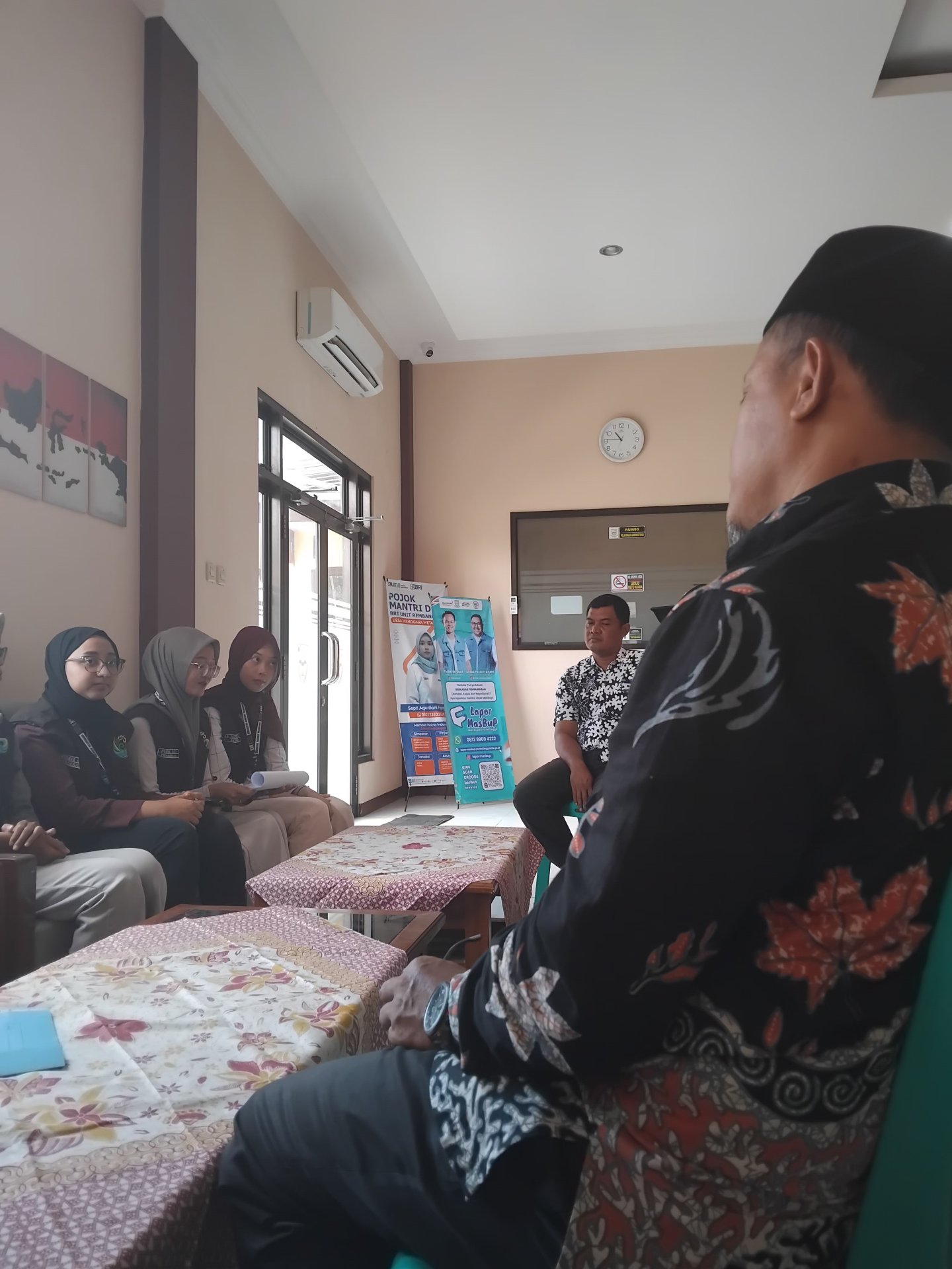 Pemaparan Proker Tim KKN Wanogara Wetan Kepada Kepala Desa dan Perangkat Desa