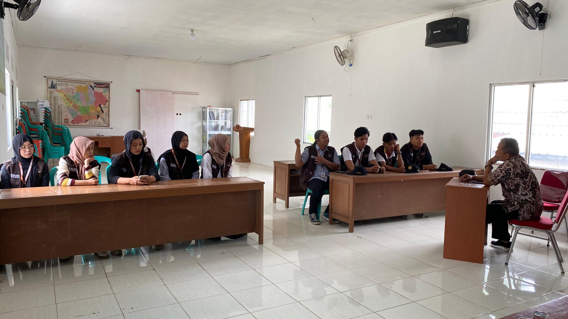 Kunjungan Ke Kantor Pemerintah Desa Sirau