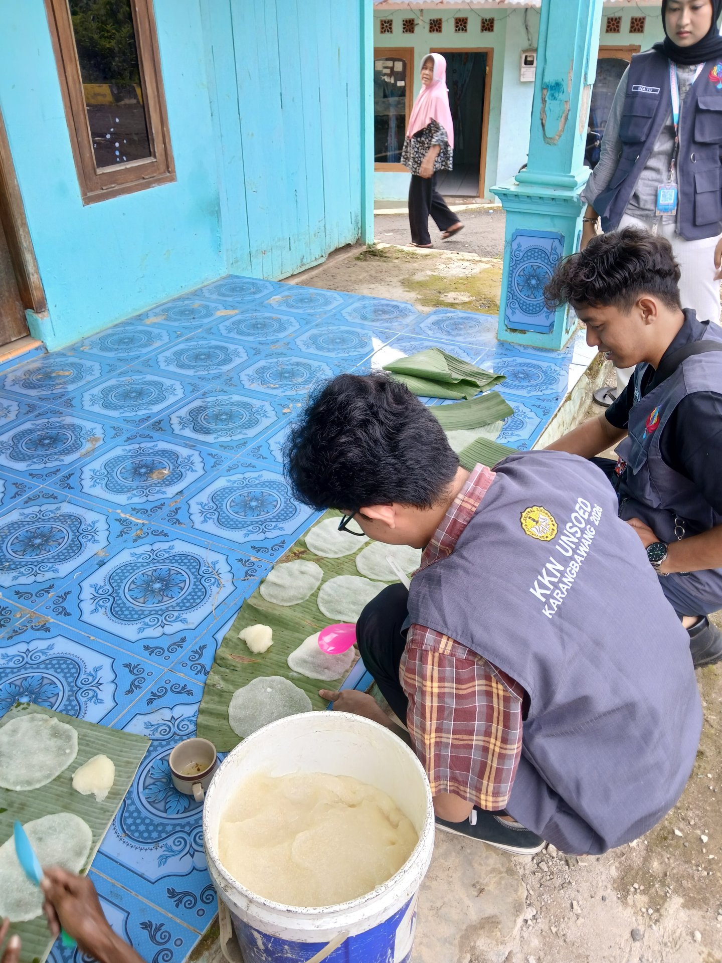 Kunjungan UMKM opak di desa Karangbawang