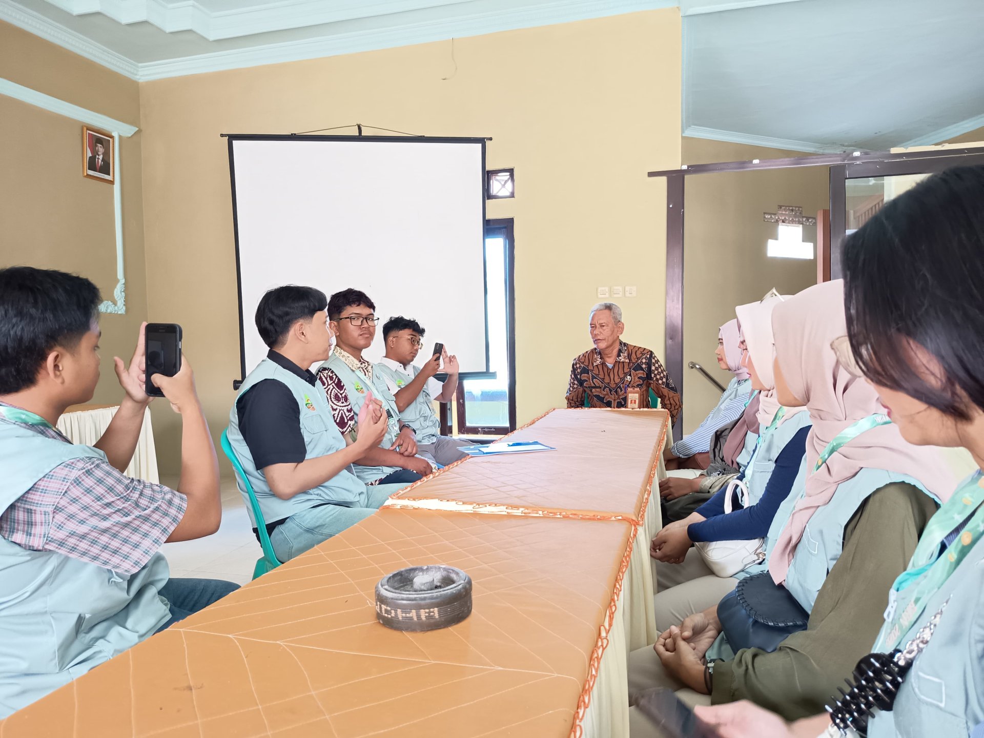 Kunjungan ke balaidesa