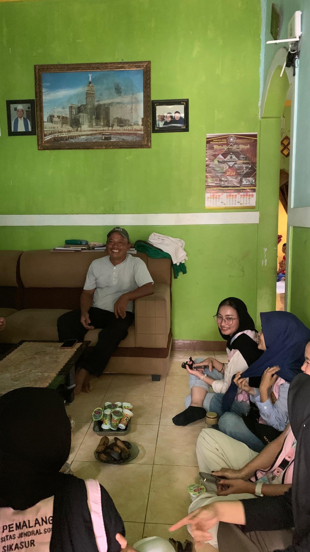 Kunjungan ke rumah Ketua RT 3