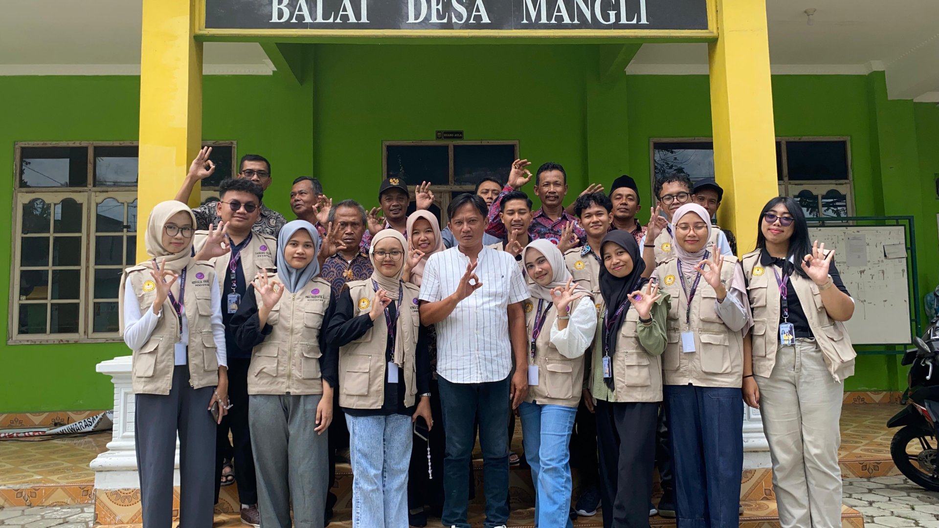 Berkunjung ke Balai Desa Mangli, SD Negeri Mangli, dan SMP Ad-Din