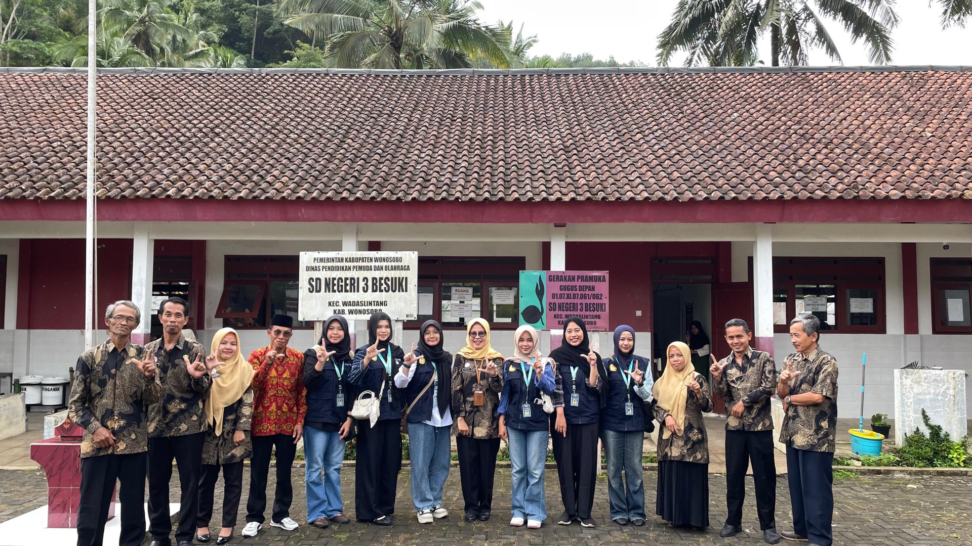 Kunjungan ke Berbagai Pihak yang Terlibat Proker