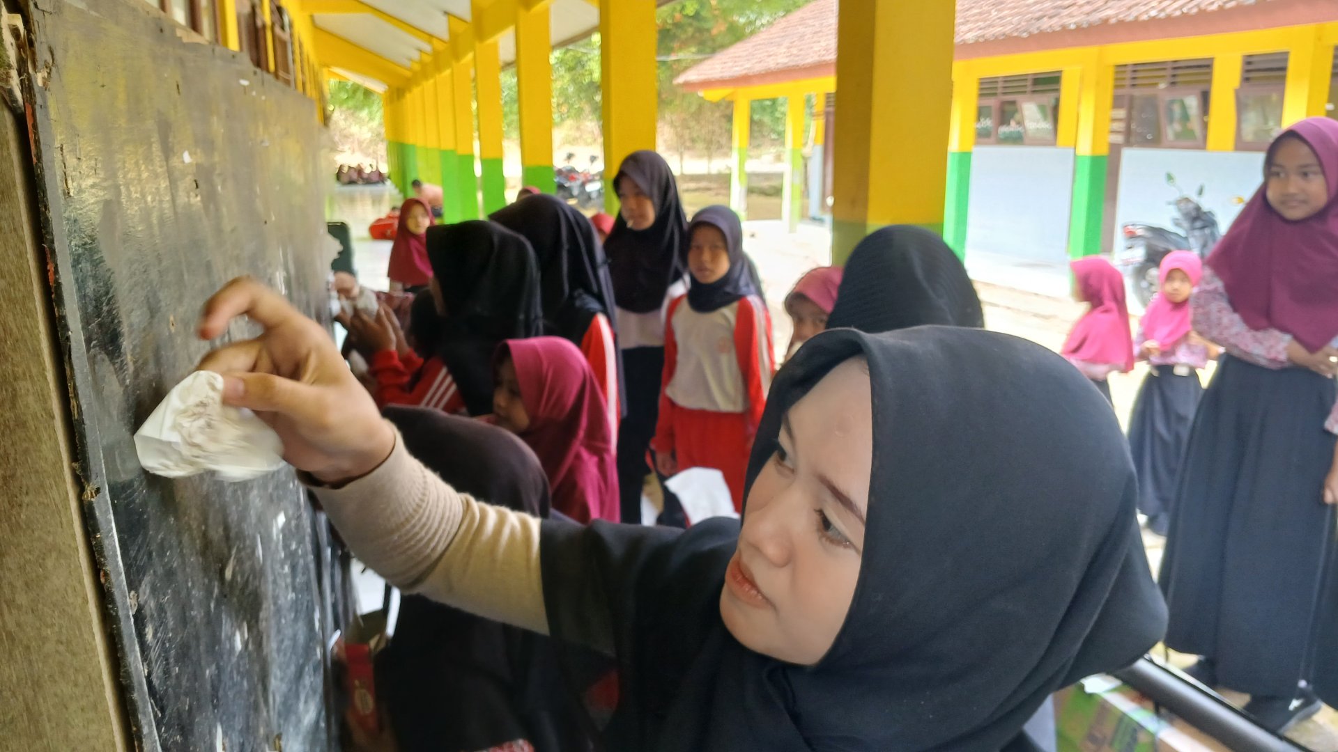 Kunjungan ke SDN 02 Karangbawang