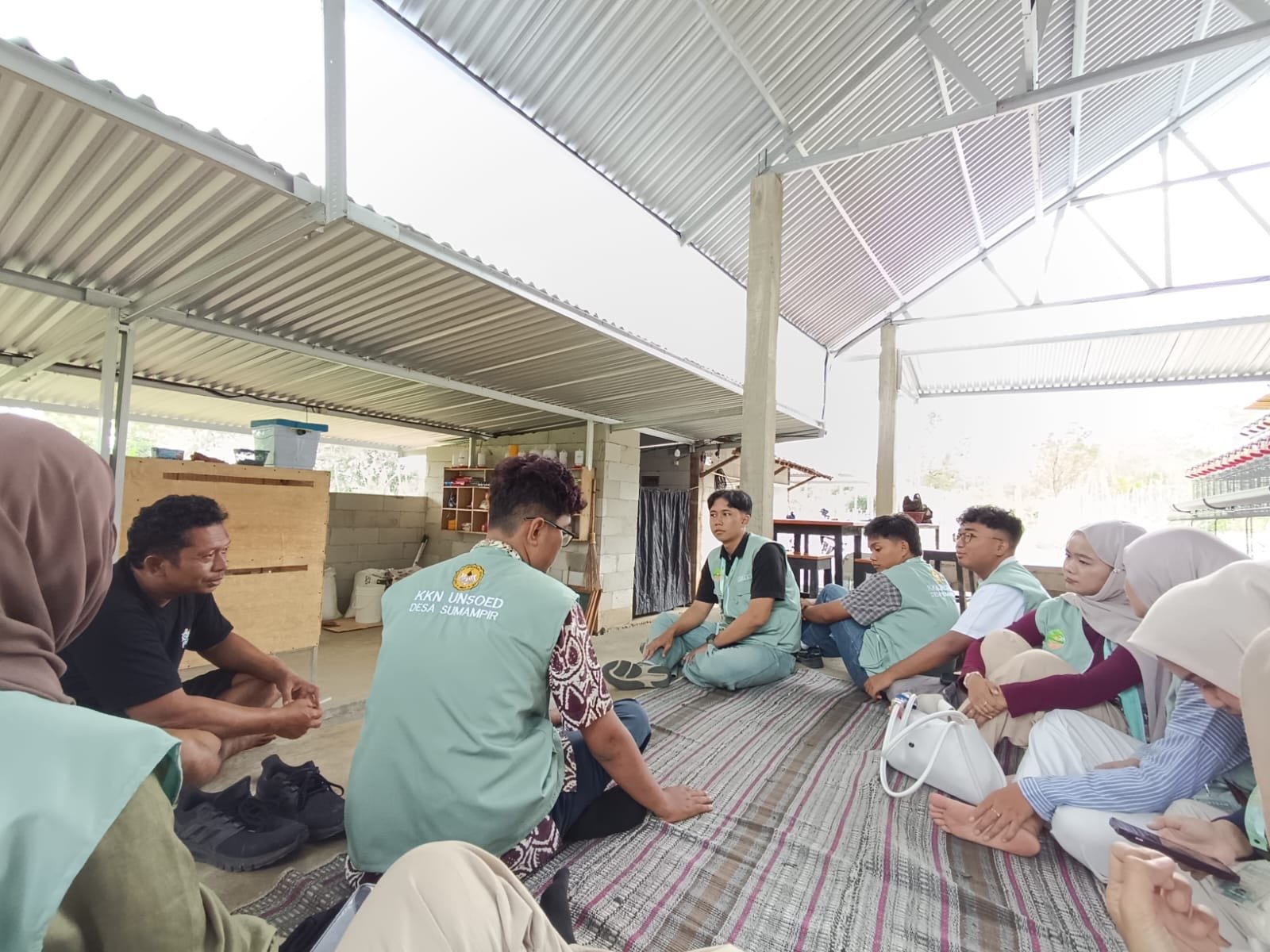 berkunjung ke masyarakat