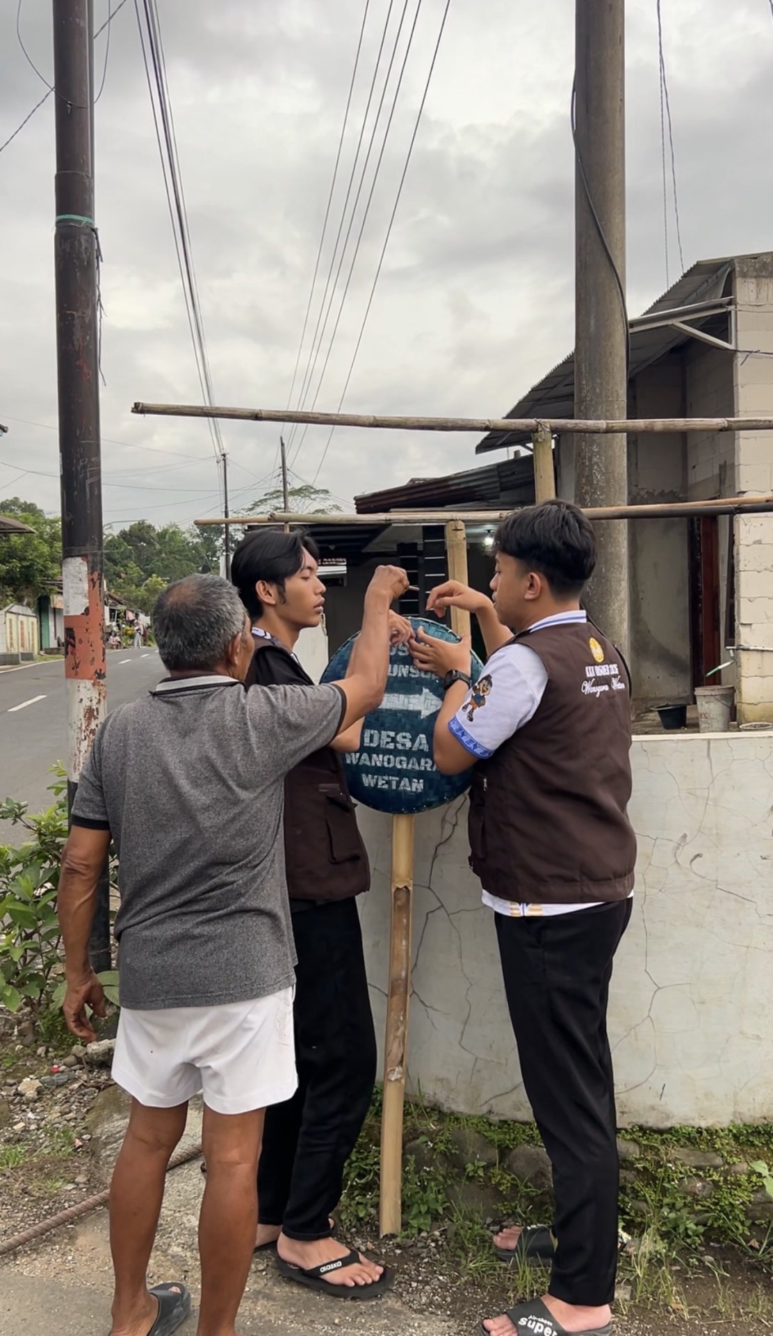 Pemasangan Penanda Arah Posko