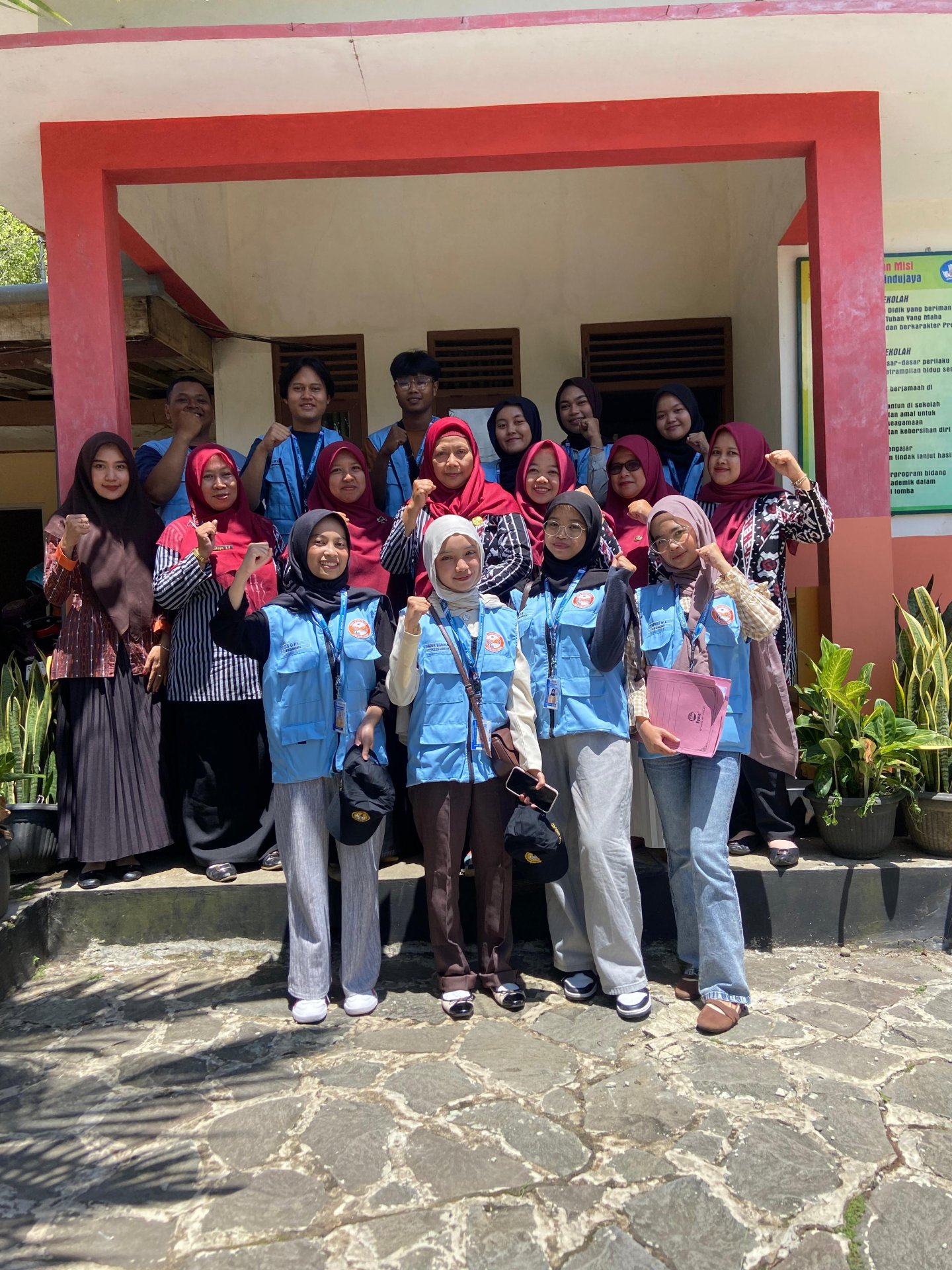 Kunjungan ke pemerintah Desa dan Sd