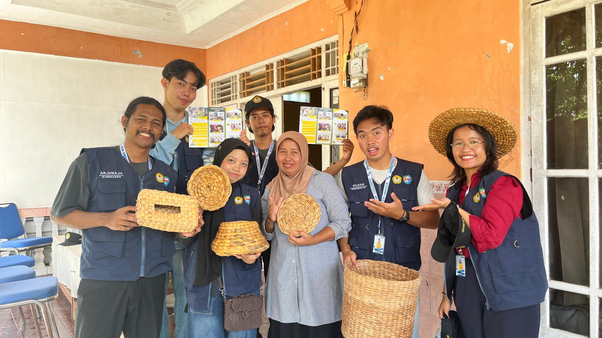 KKN DAY 2: Inventarisasi UMKM dan KWT, serta Pendampingan Posyandu