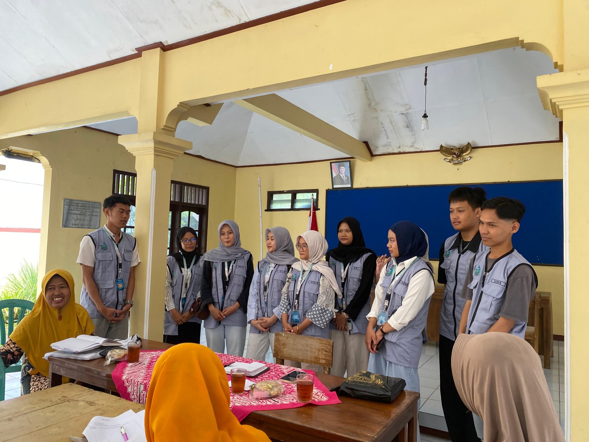 Pengenalan mahasiswa KKN dengan ibu ibu PKK desa Jatimulyo