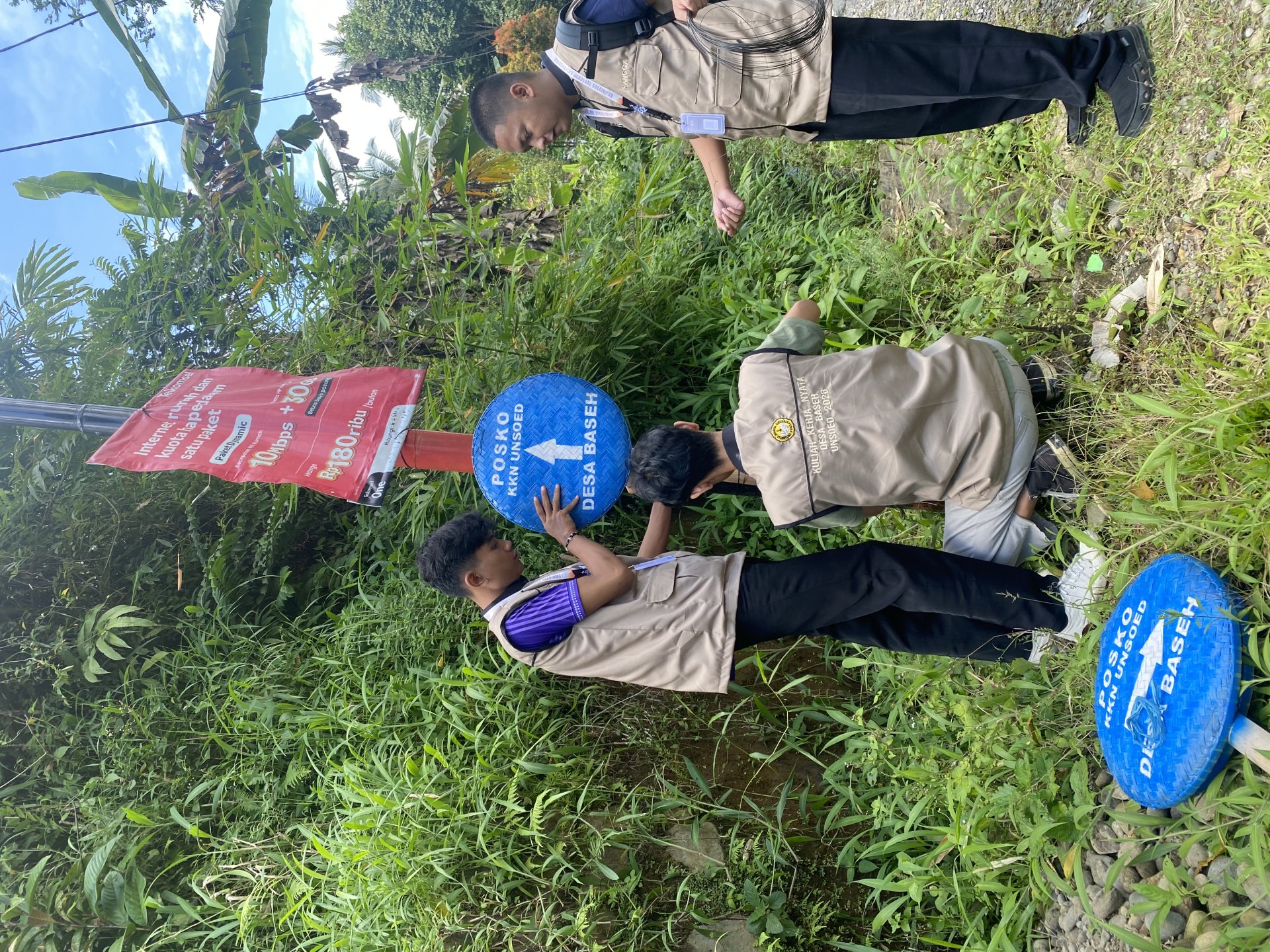 Pemasangan Banner Posko