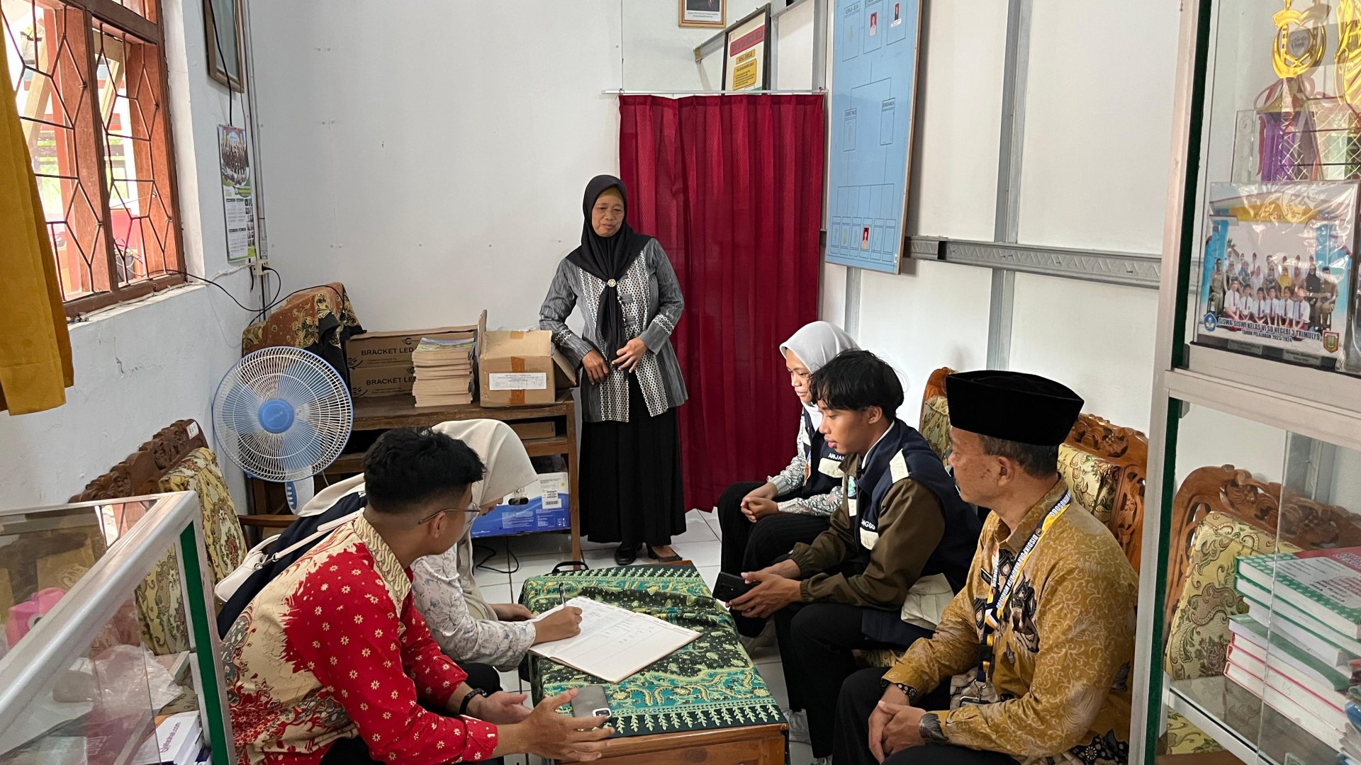 berkunjung ke sekolahan dan kadus