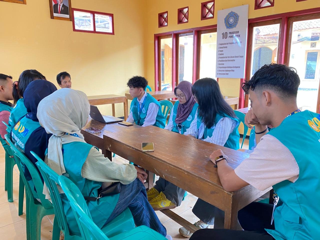 Kunjungan ke Balai Desa, SD, dan Melanjutkan progres rambu