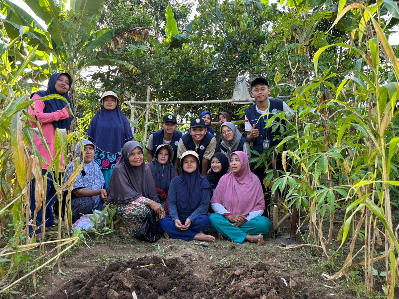 Penerimaan dan Penyampaian Program Kerja Mahasiswa KKN Serta Gotong Royong Beserta KKN