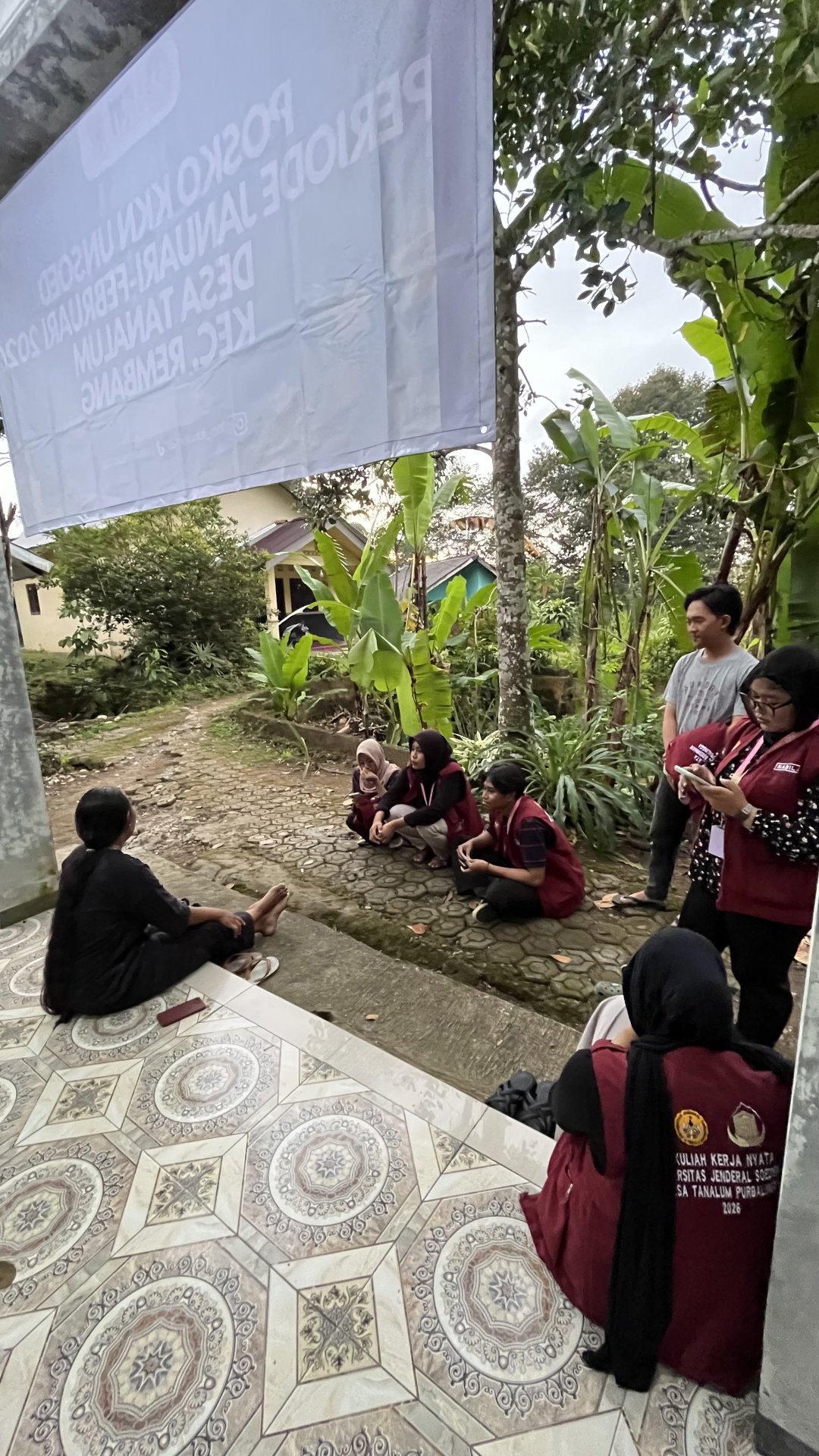 Silahturahmi dengan Warga Sekitar Posko KKN