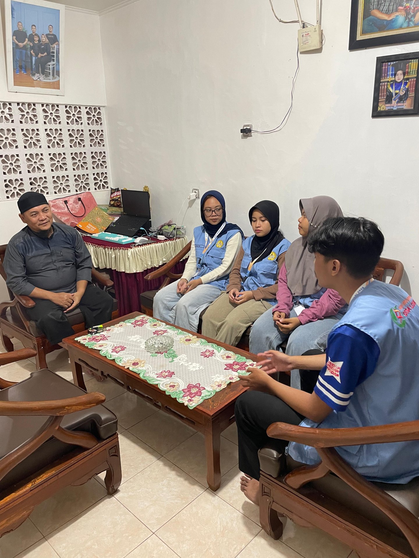 Kunjungan ke sekretaris Desa Losari